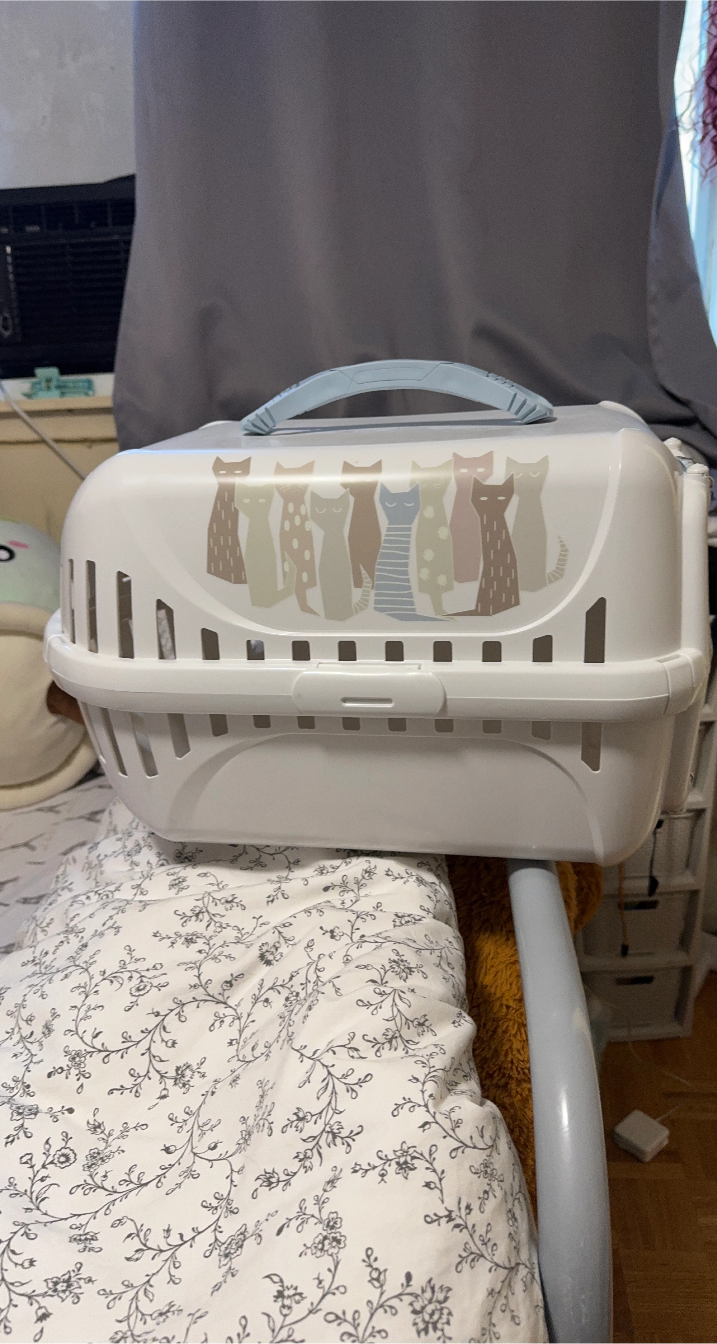 White Cat Carrier with Cat Design thumbnail