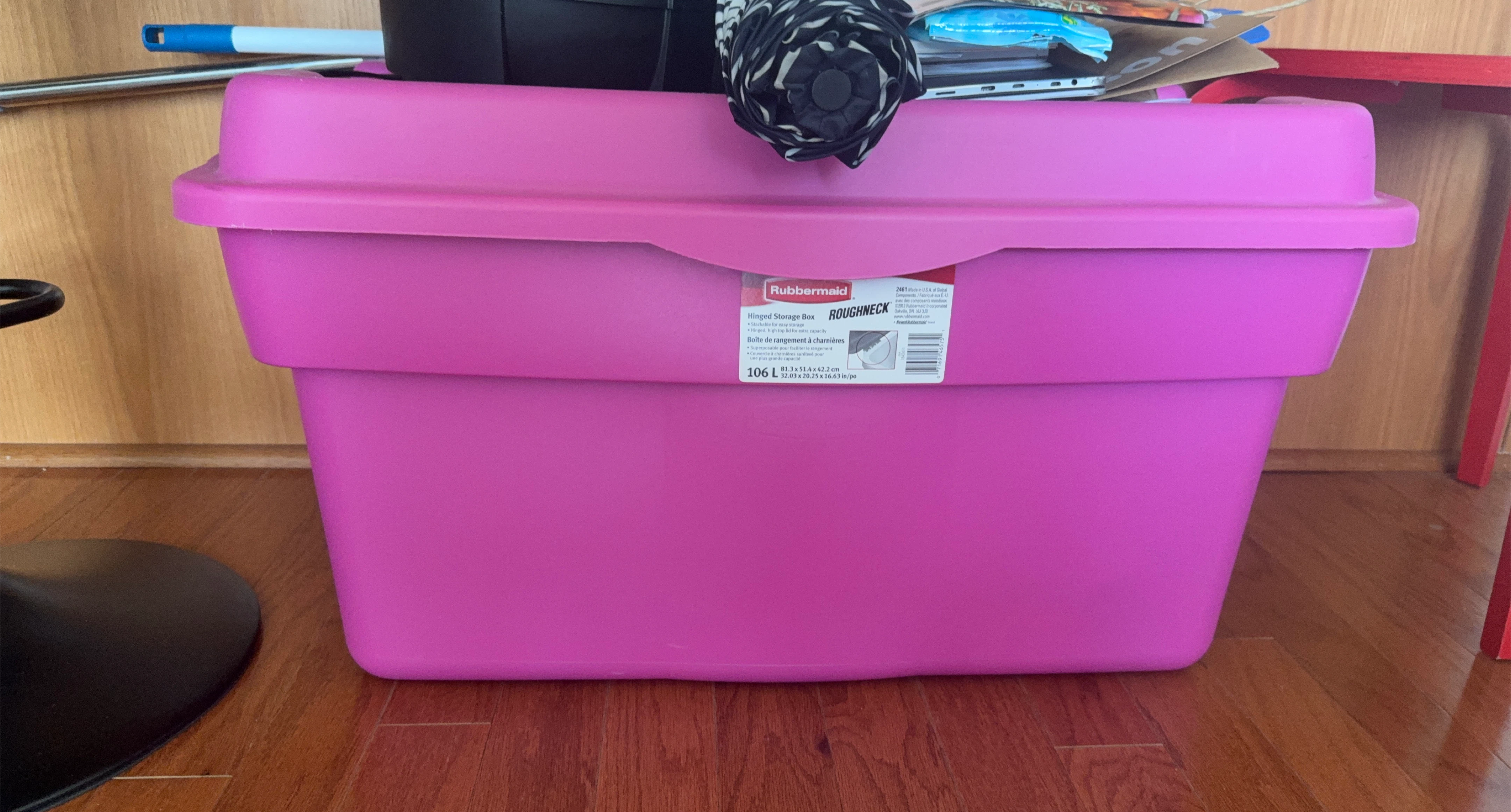 Rubbermaid Roughneck Hinged Storage Box - 106L thumbnail