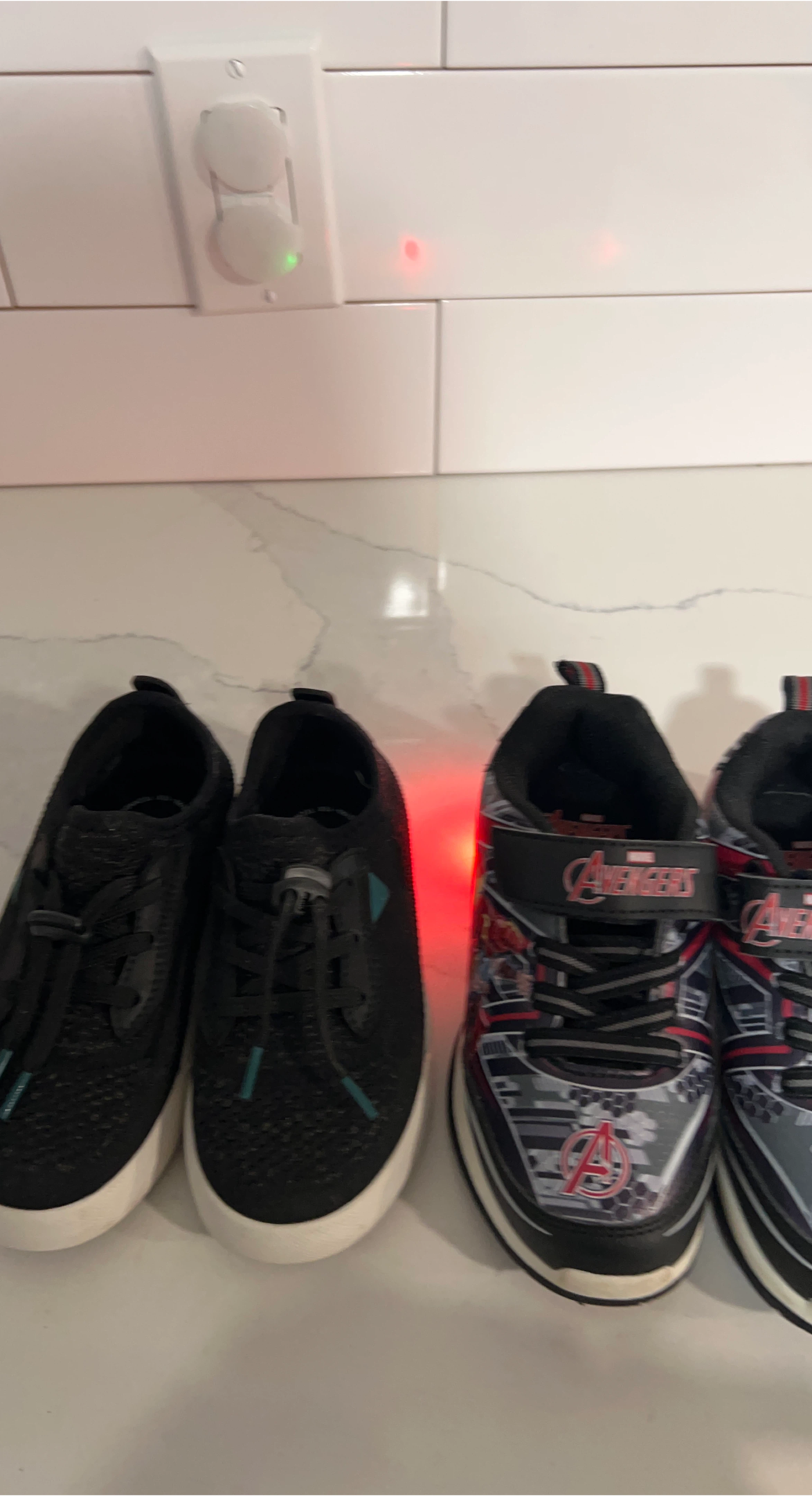 Avengers Kids' Sneakers, Size 11 image indicator(1)