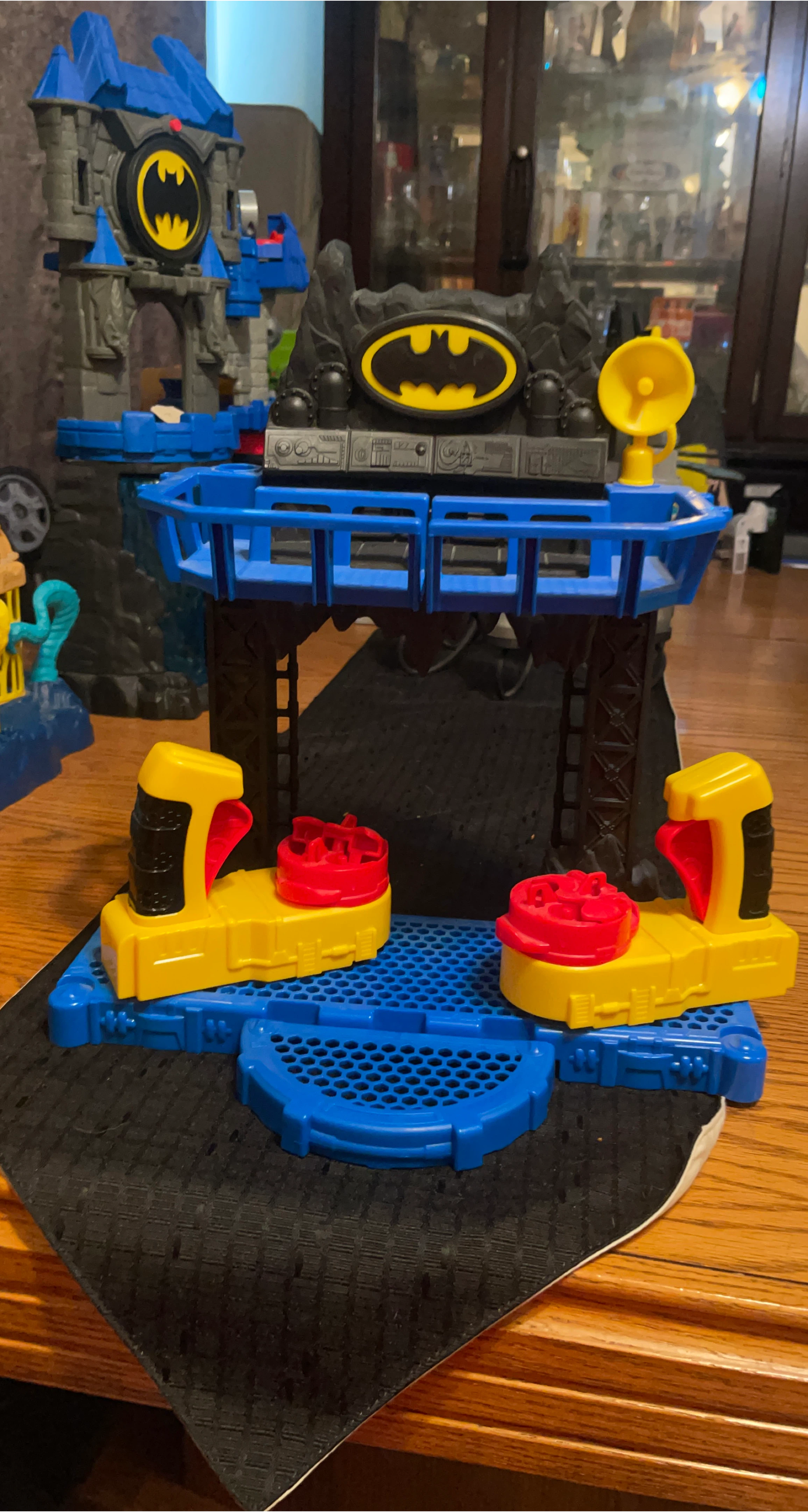 Fisher-Price DC Super Friends Bat-Tech Batcave