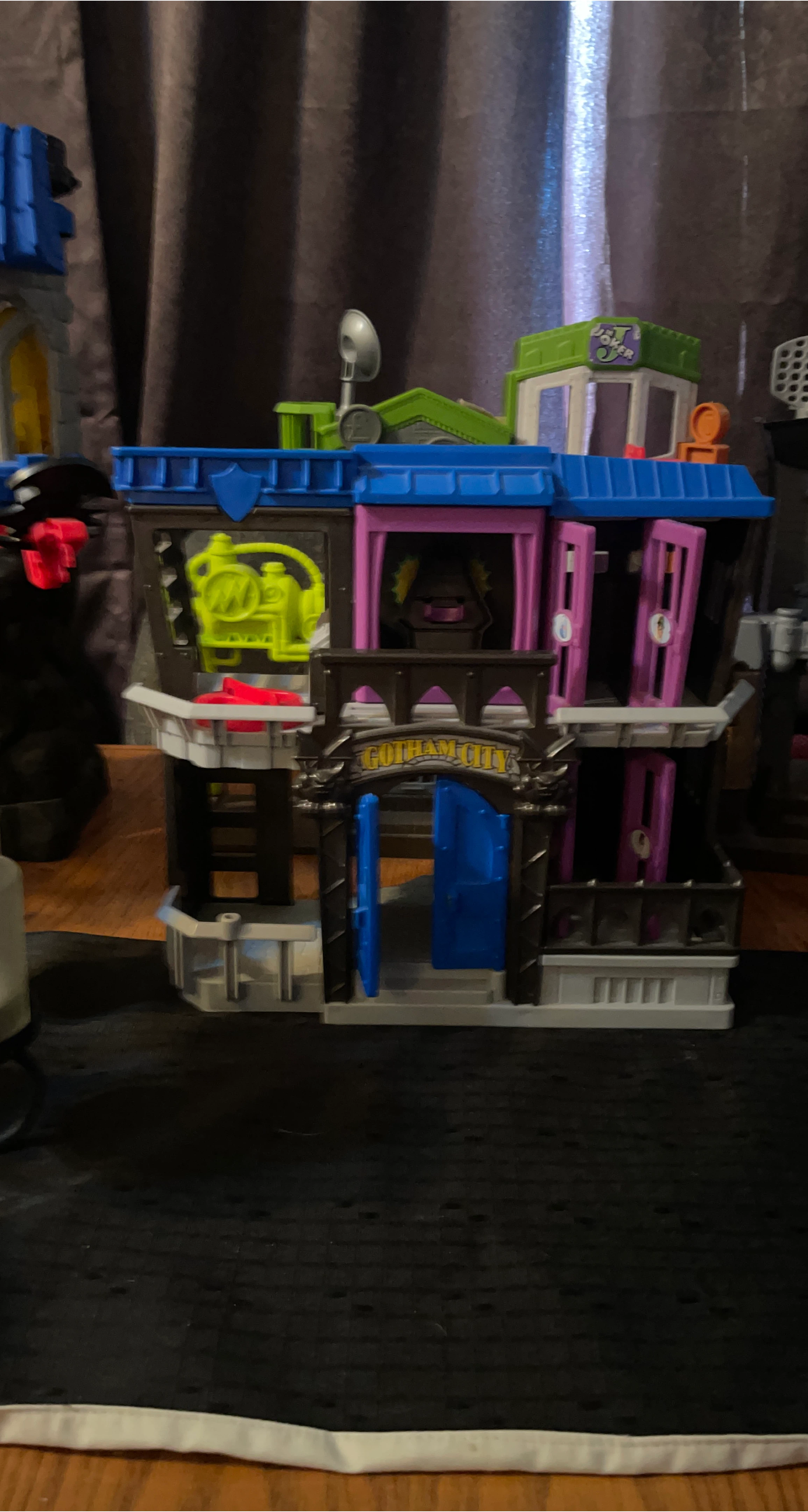 Fisher-Price DC Super Friends Gotham City Playset