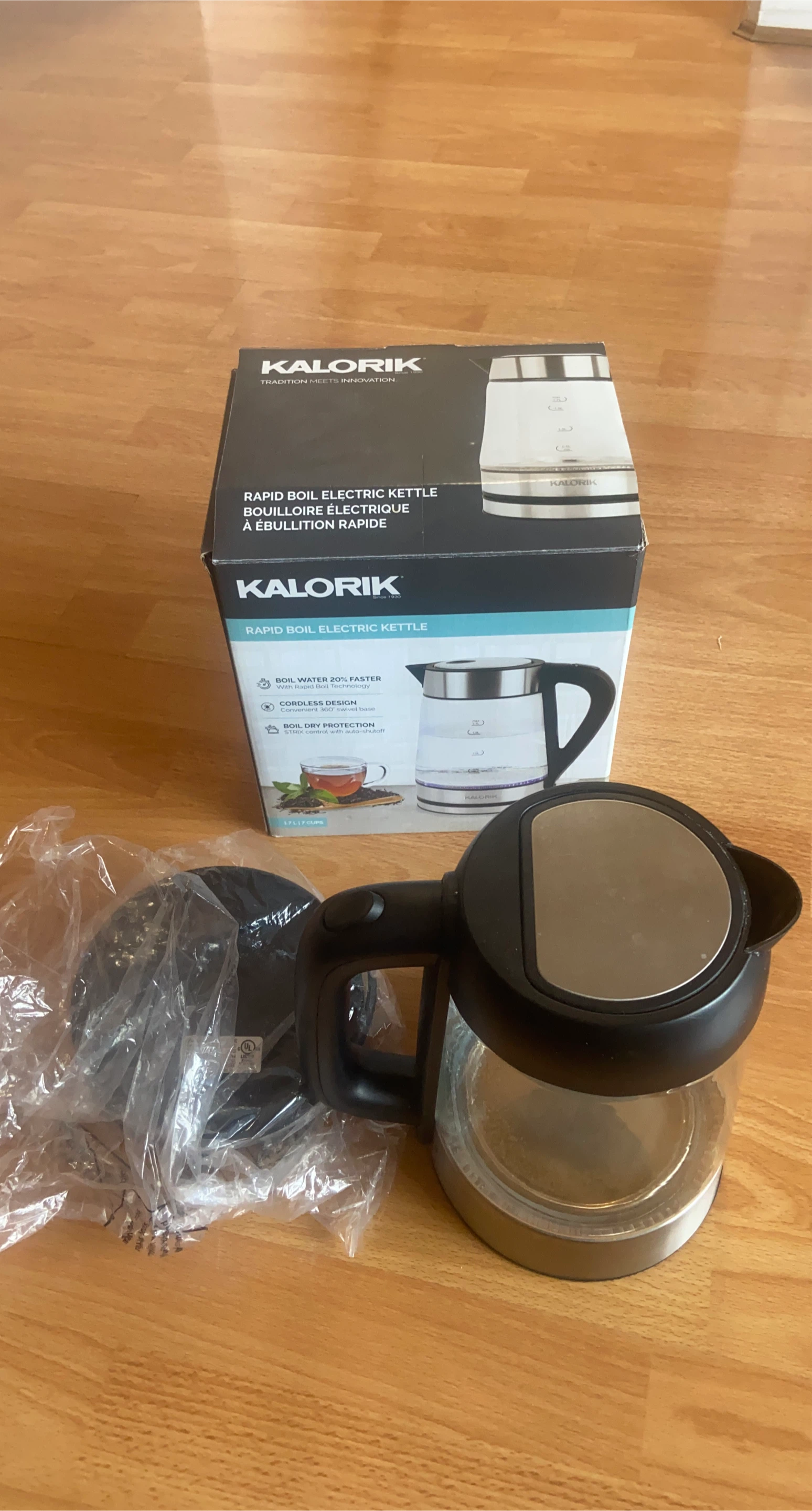 Kalorik Rapid Boil Electric Kettle - New in Box! thumbnail
