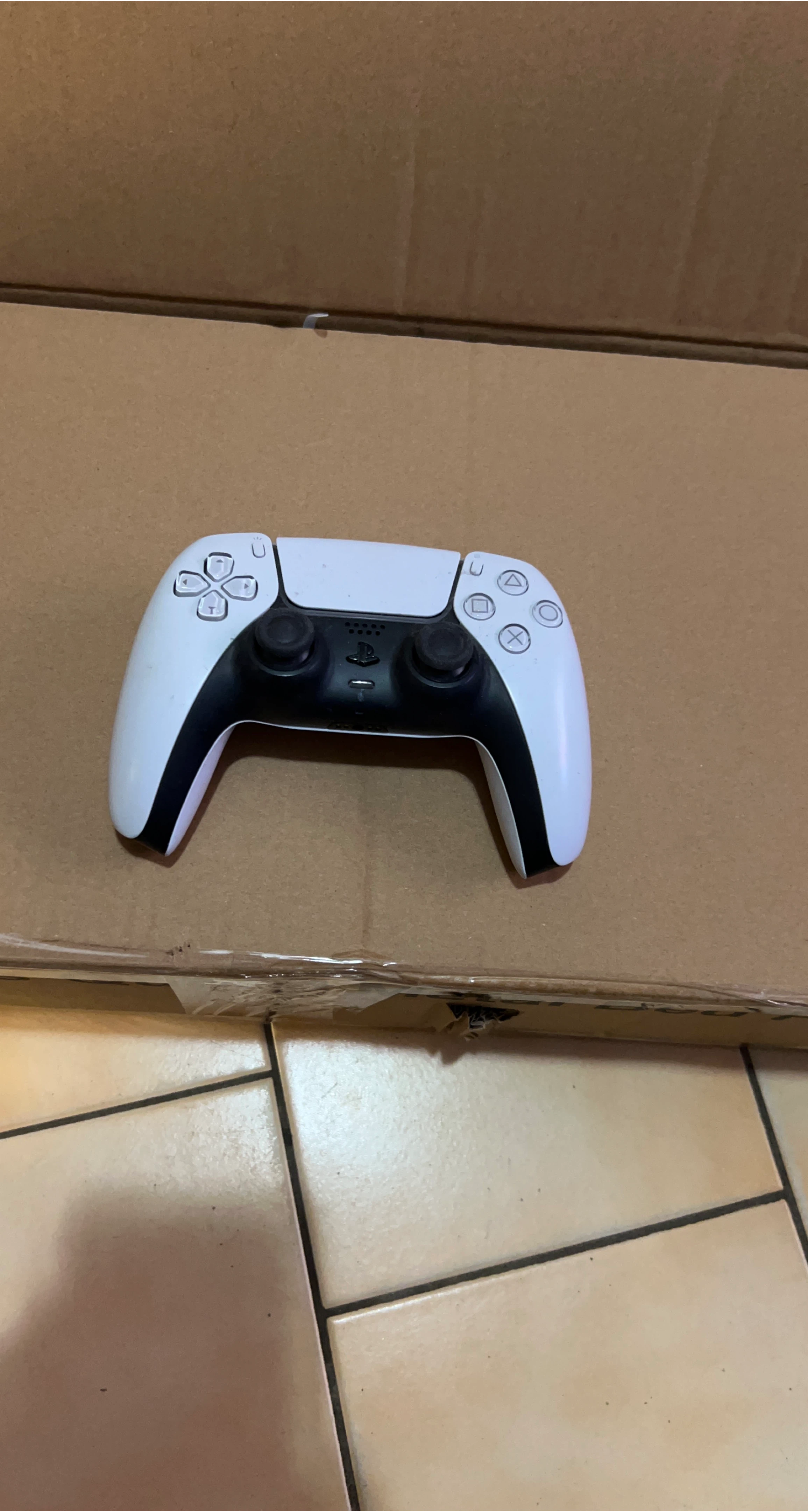 PlayStation 5 DualSense Wireless Controller - White thumbnail