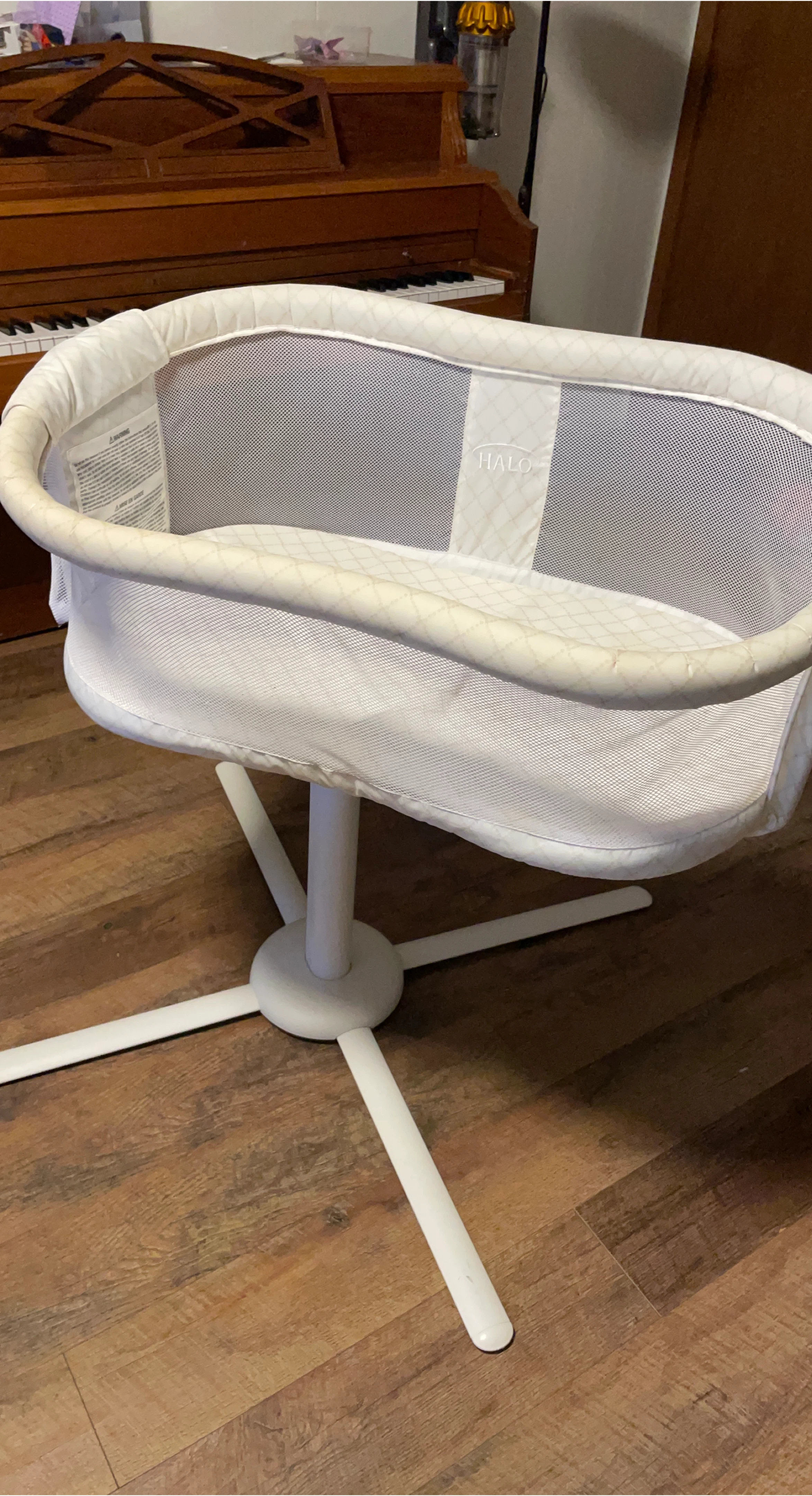 Halo BassiNest Swivel Sleeper thumbnail