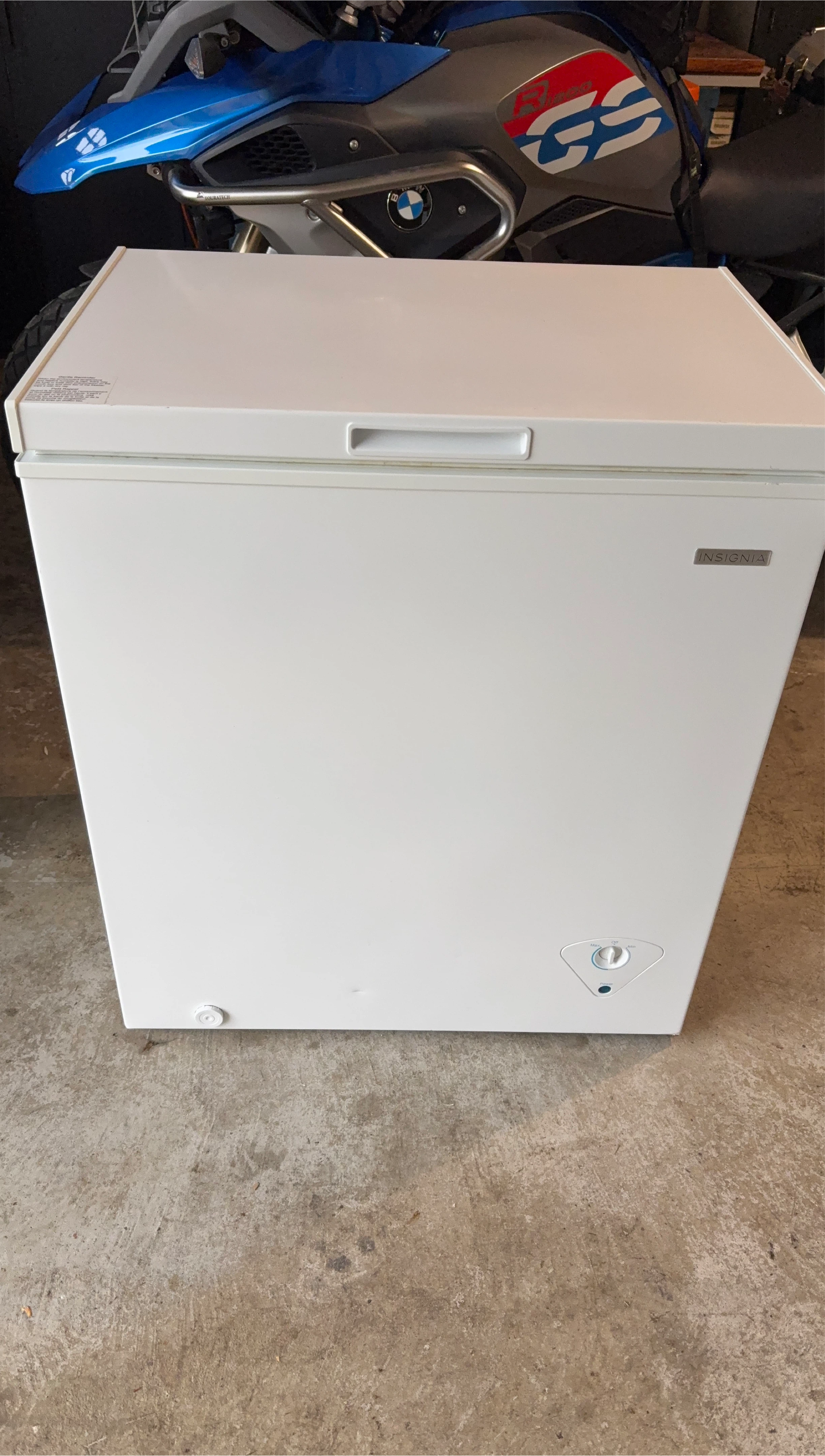 Insignia Chest Freezer - White image indicator(1)