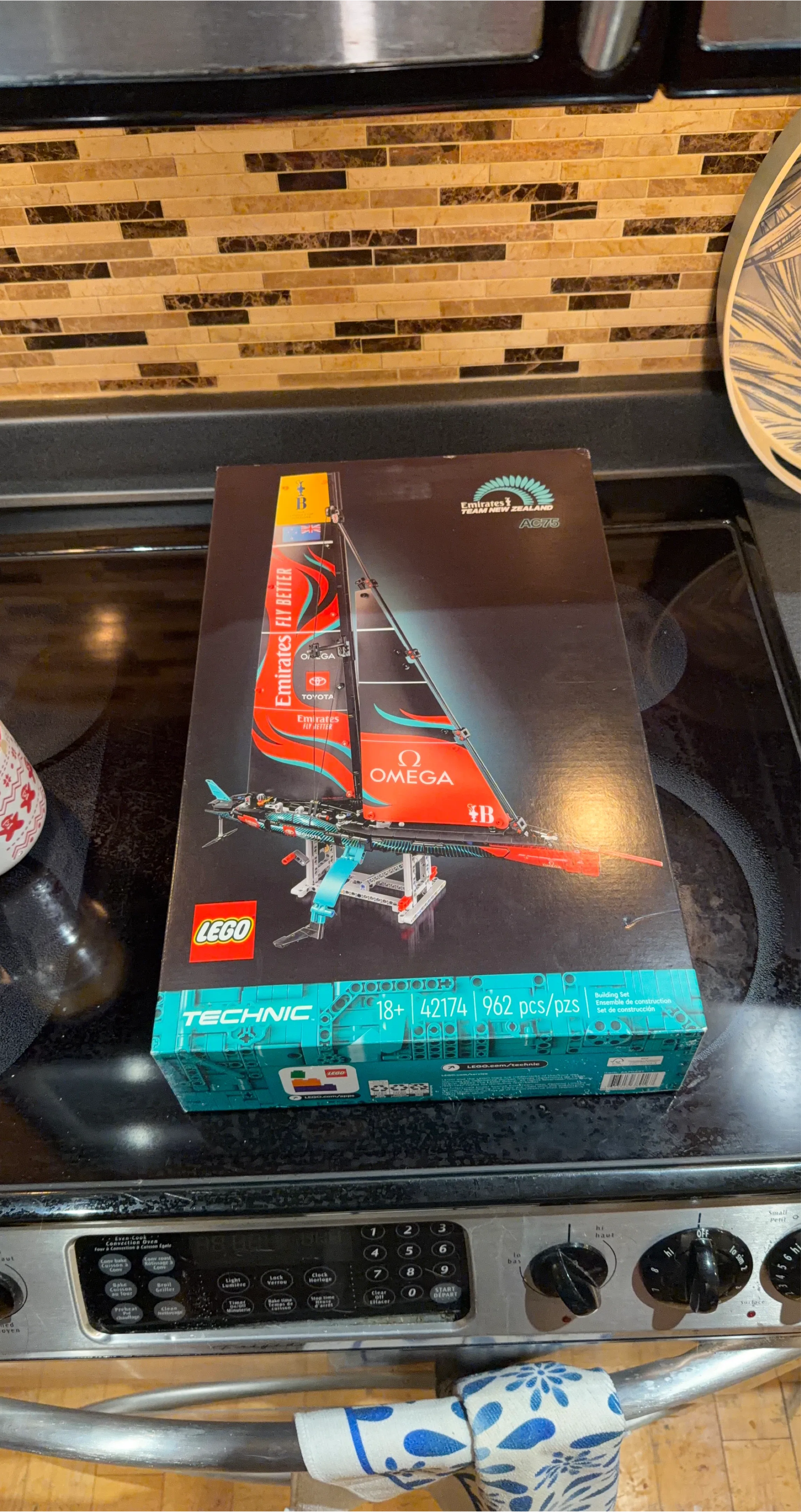 LEGO Technic Emirates Team New Zealand AC75 Yacht 42174