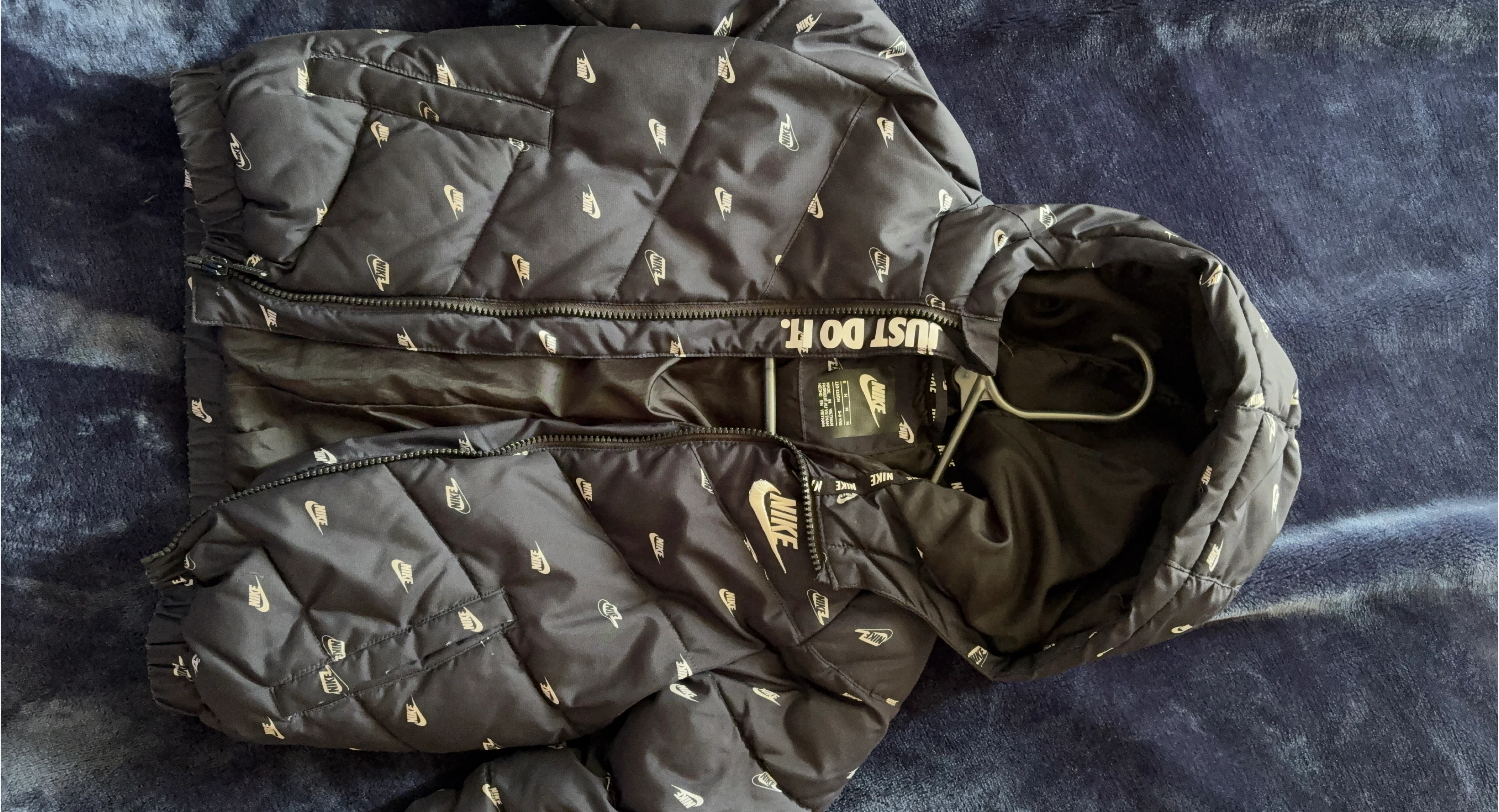 Nike Puffer Jacket - Size M