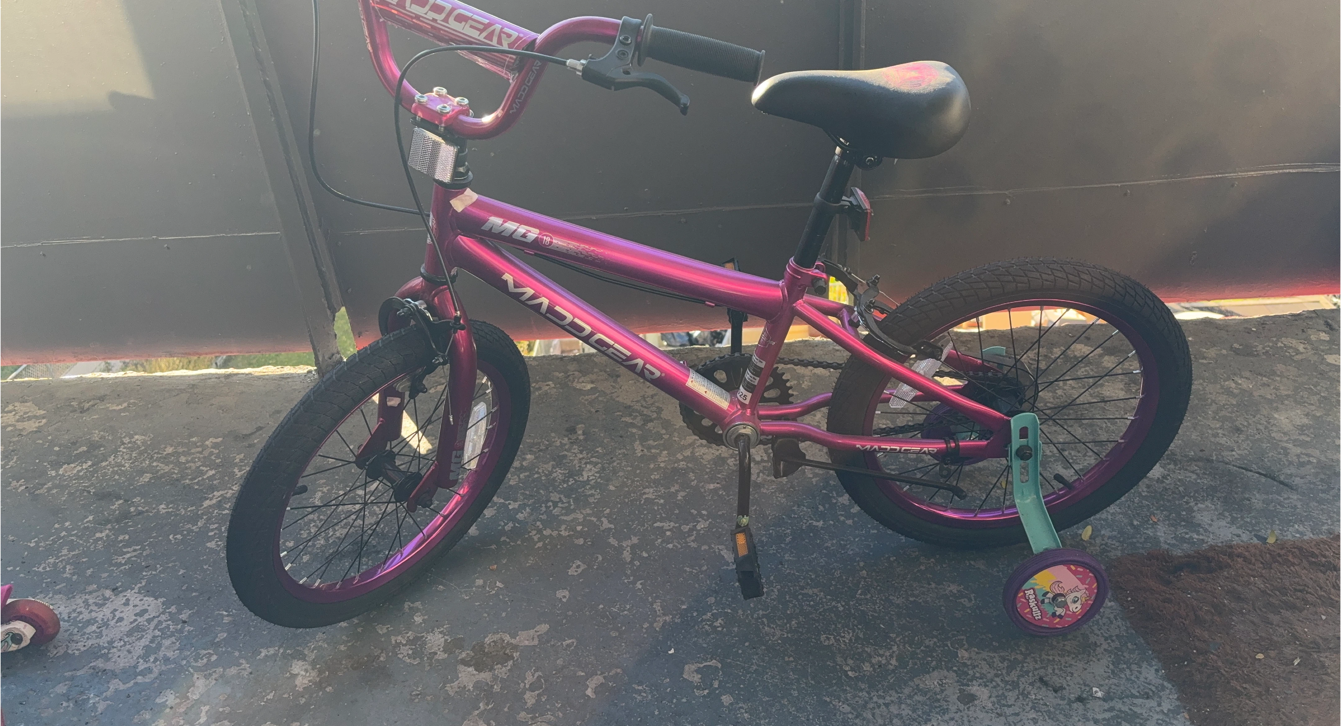 Madd Gear MG18 Kids Bike - Pink