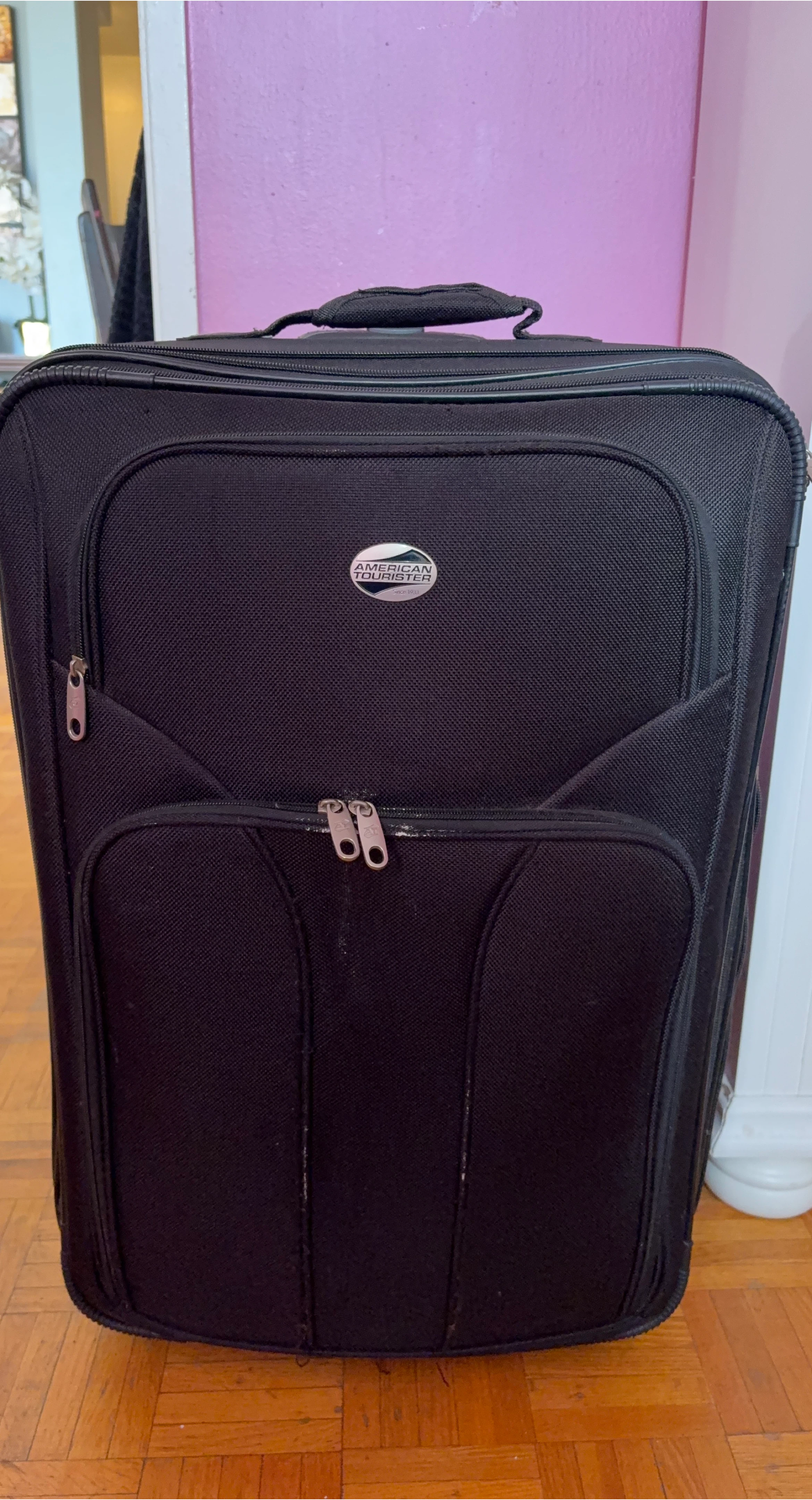 American Tourister Black Suitcase image indicator(1)