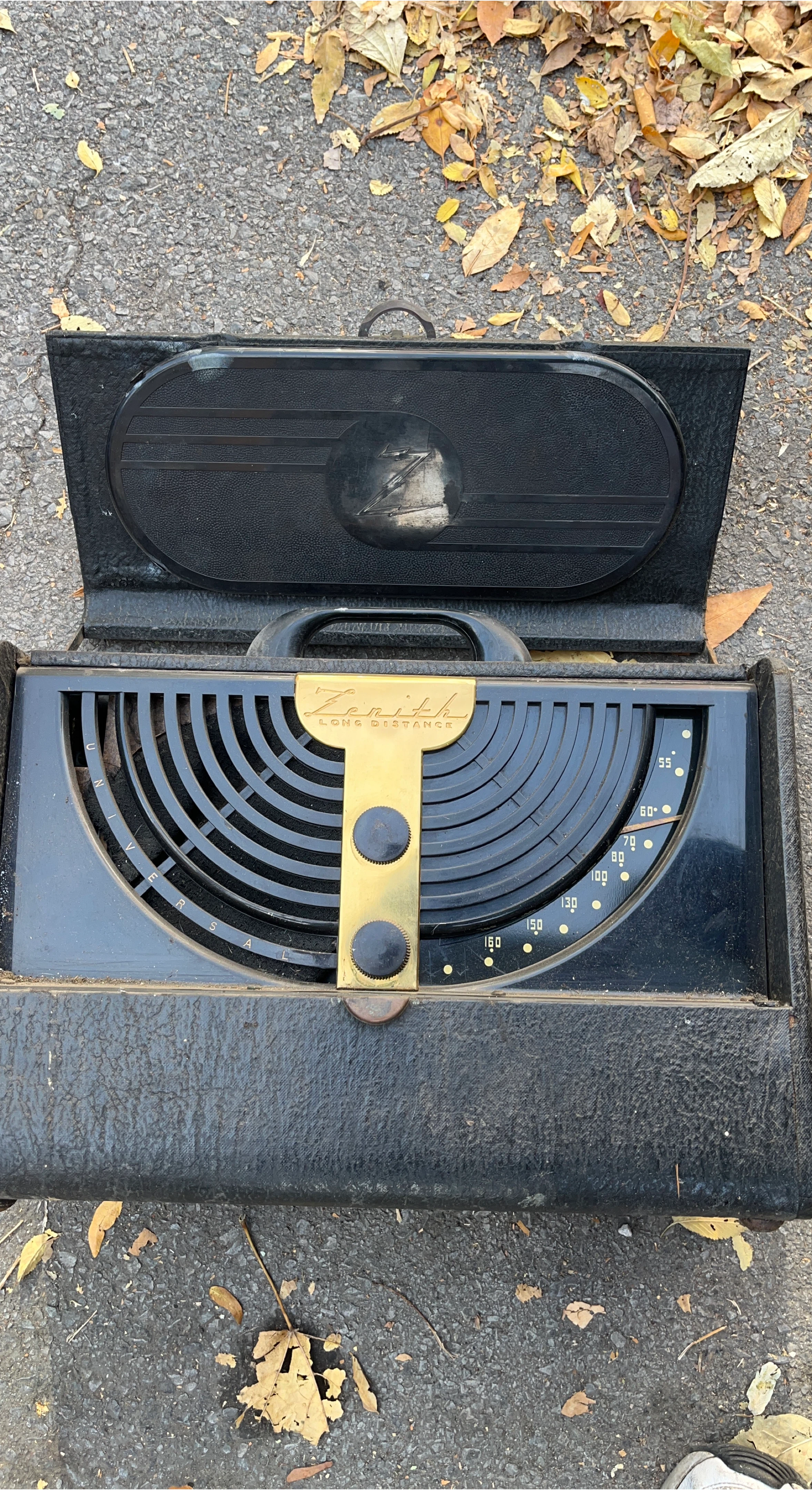 Vintage Zenith Long Distance Radio thumbnail