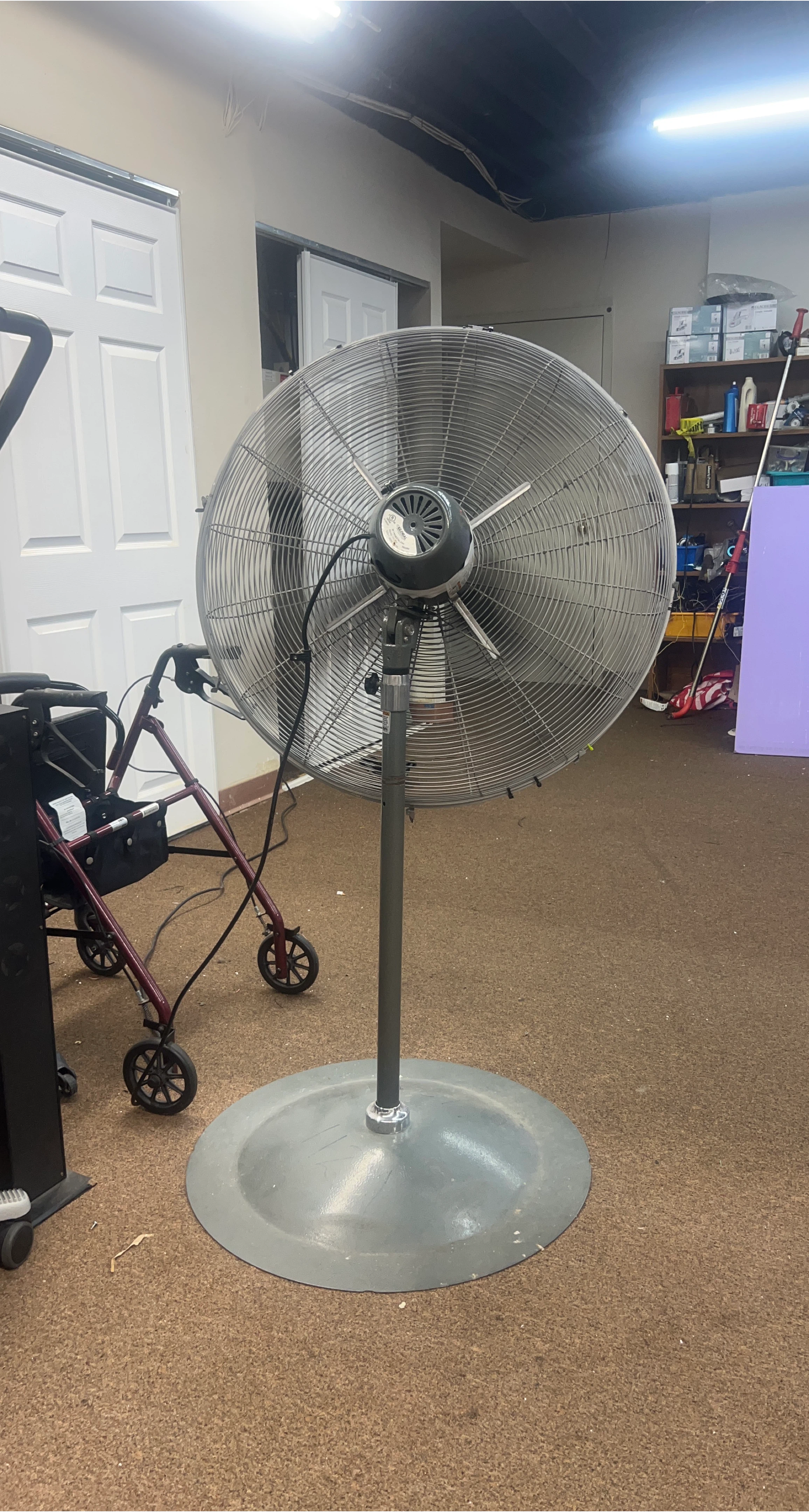 Global Industrial 30" Pedestal Fan thumbnail