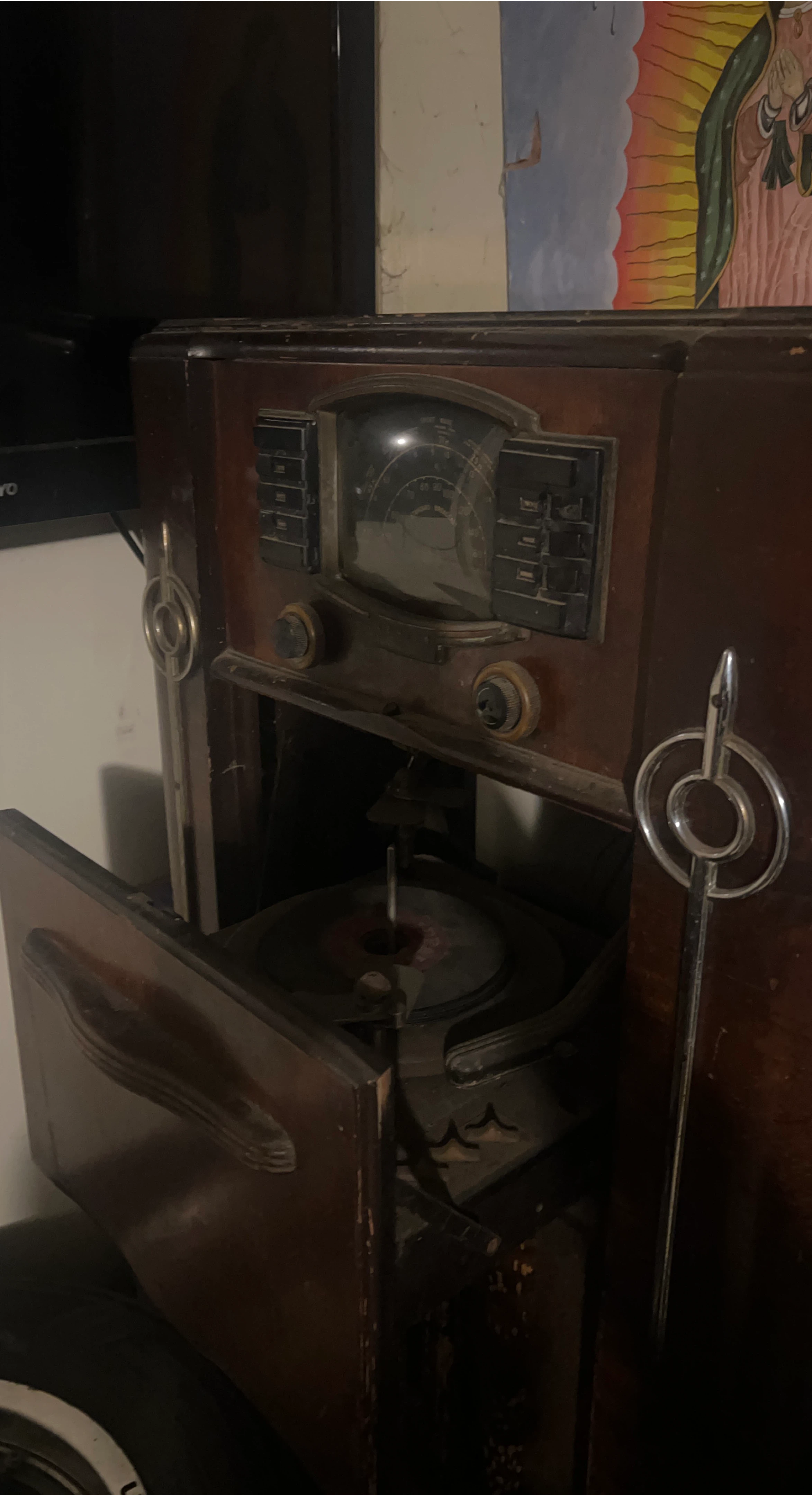 Vintage Zenith Radio Phonograph Console