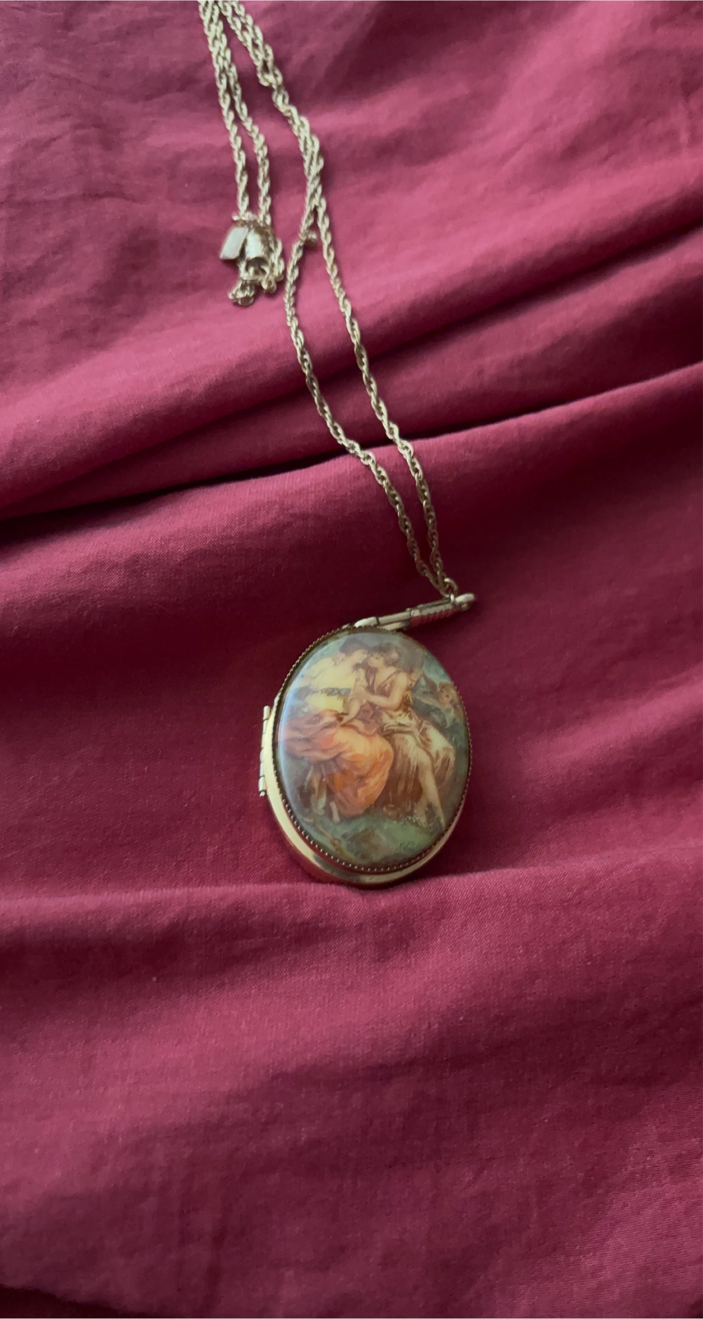 Vintage Locket Necklace with Chain thumbnail