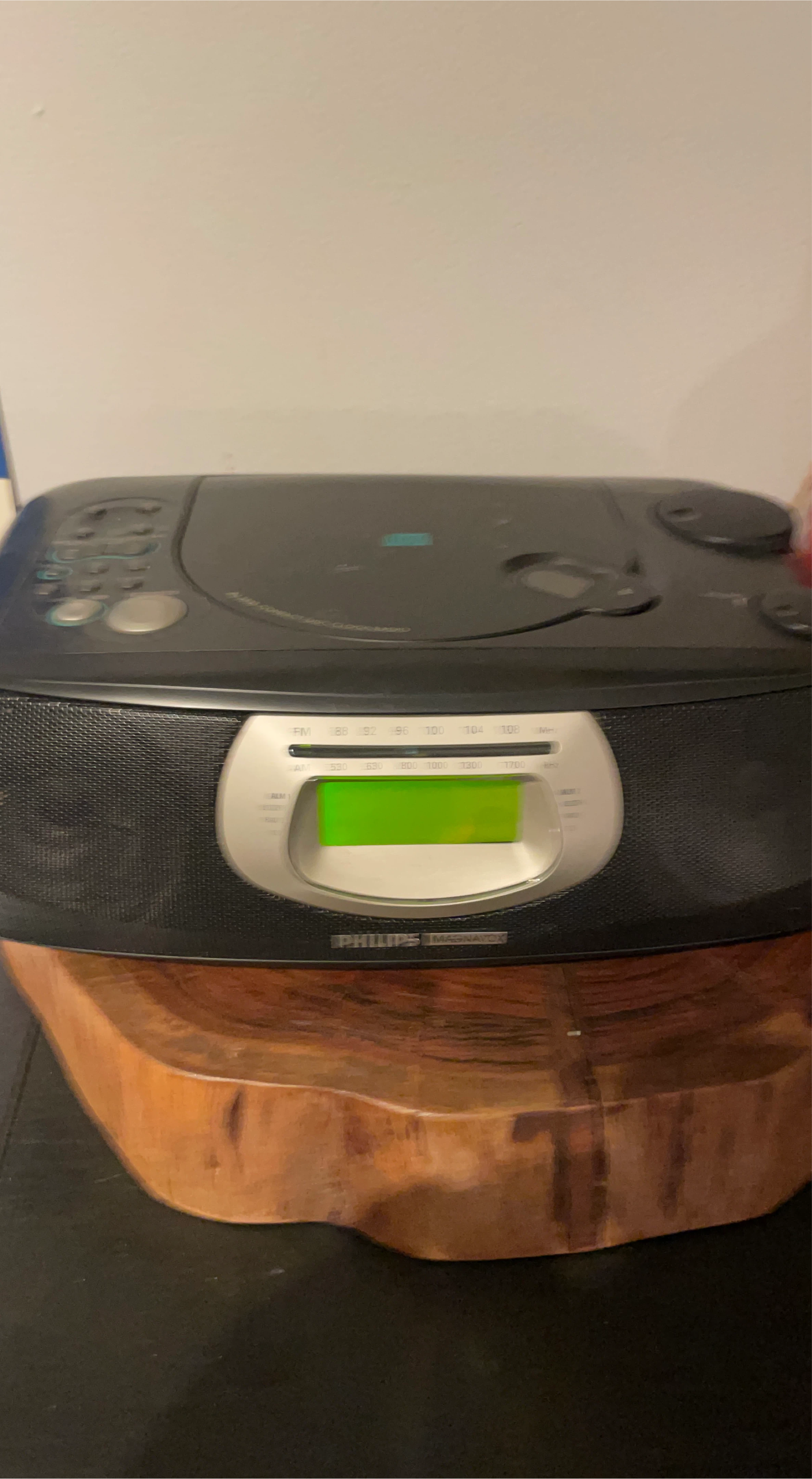 Philips Magnavox CD Clock Radio thumbnail