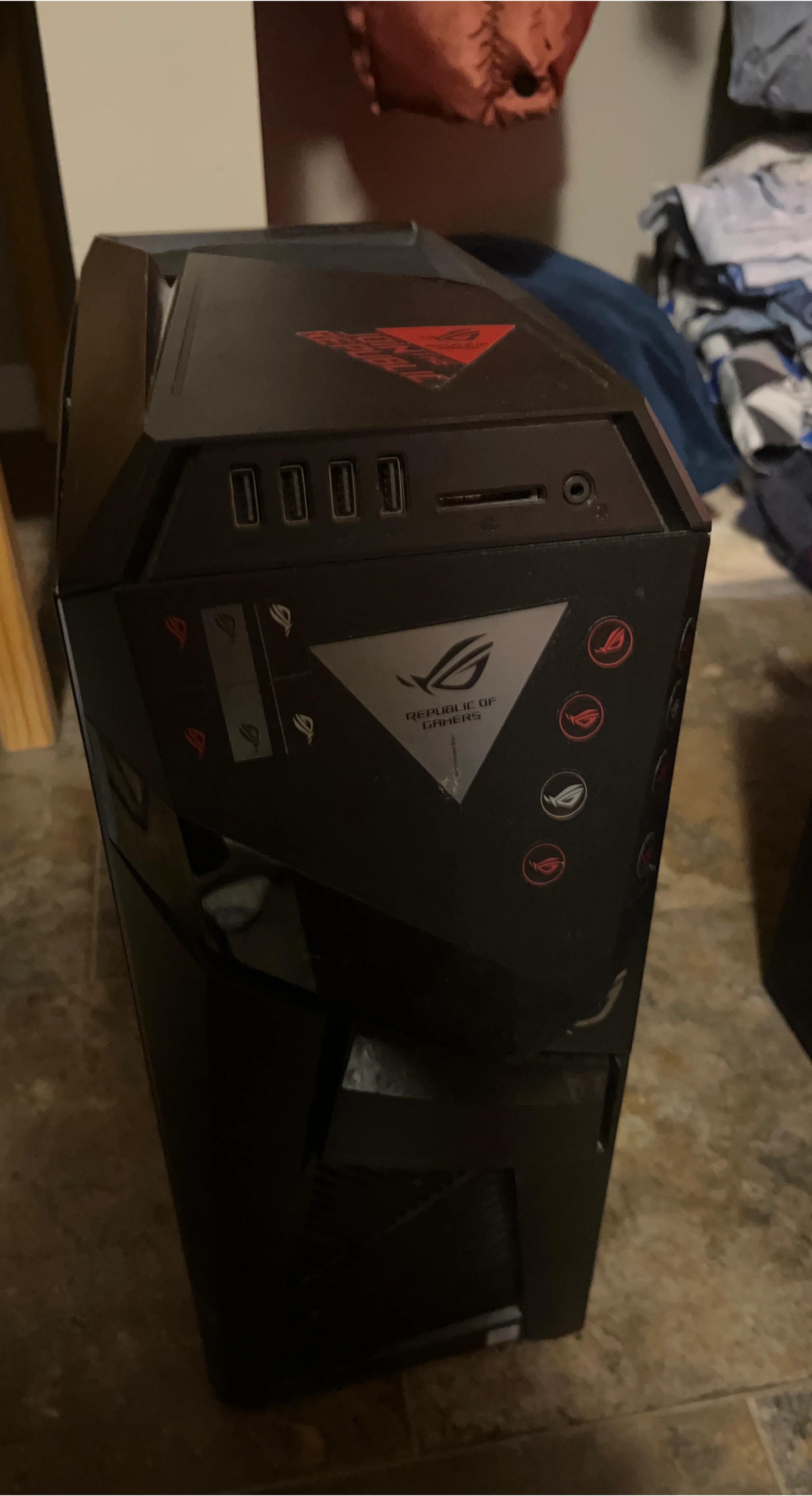 ASUS ROG Republic of Gamers PC Tower image indicator(1)