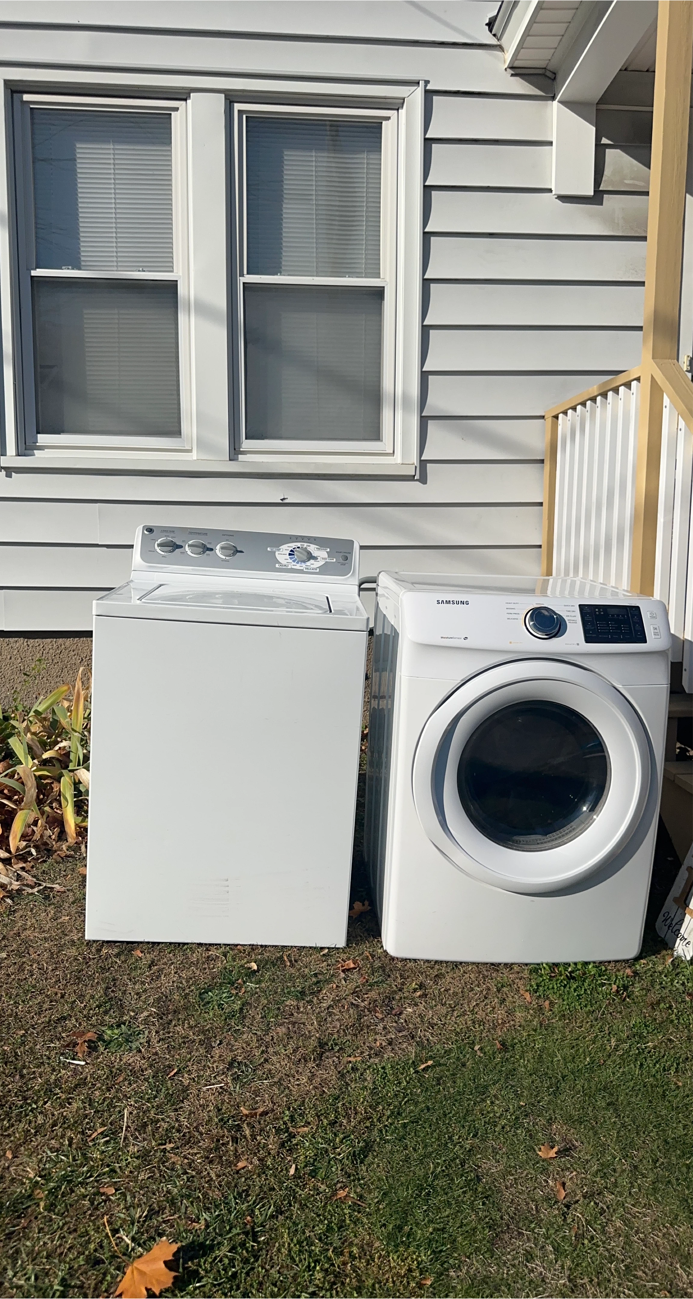 Samsung and General Electric laundry set thumbnail