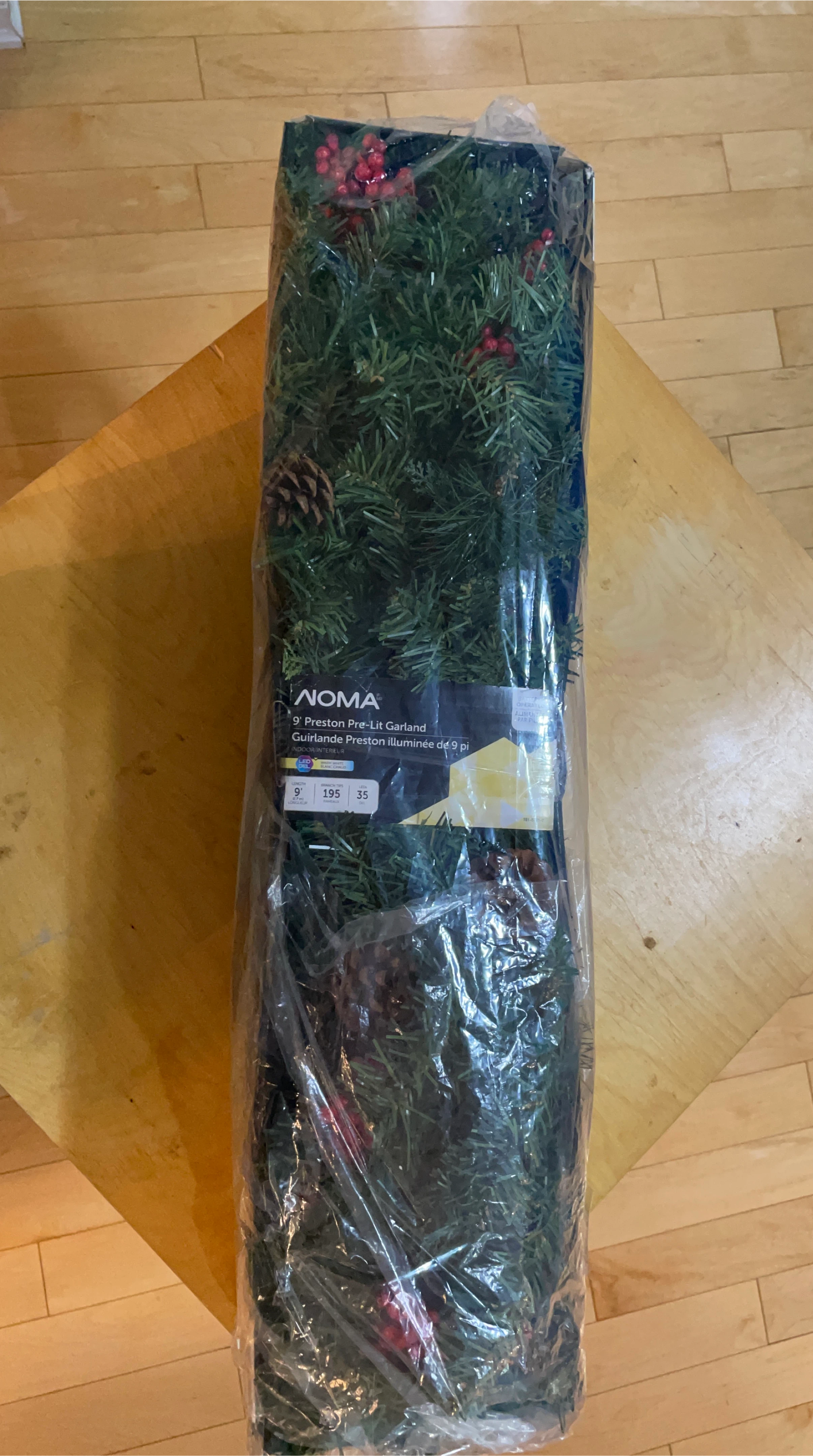 NOMA 9' Preston Pre-Lit Garland - New in Package! image indicator(2)