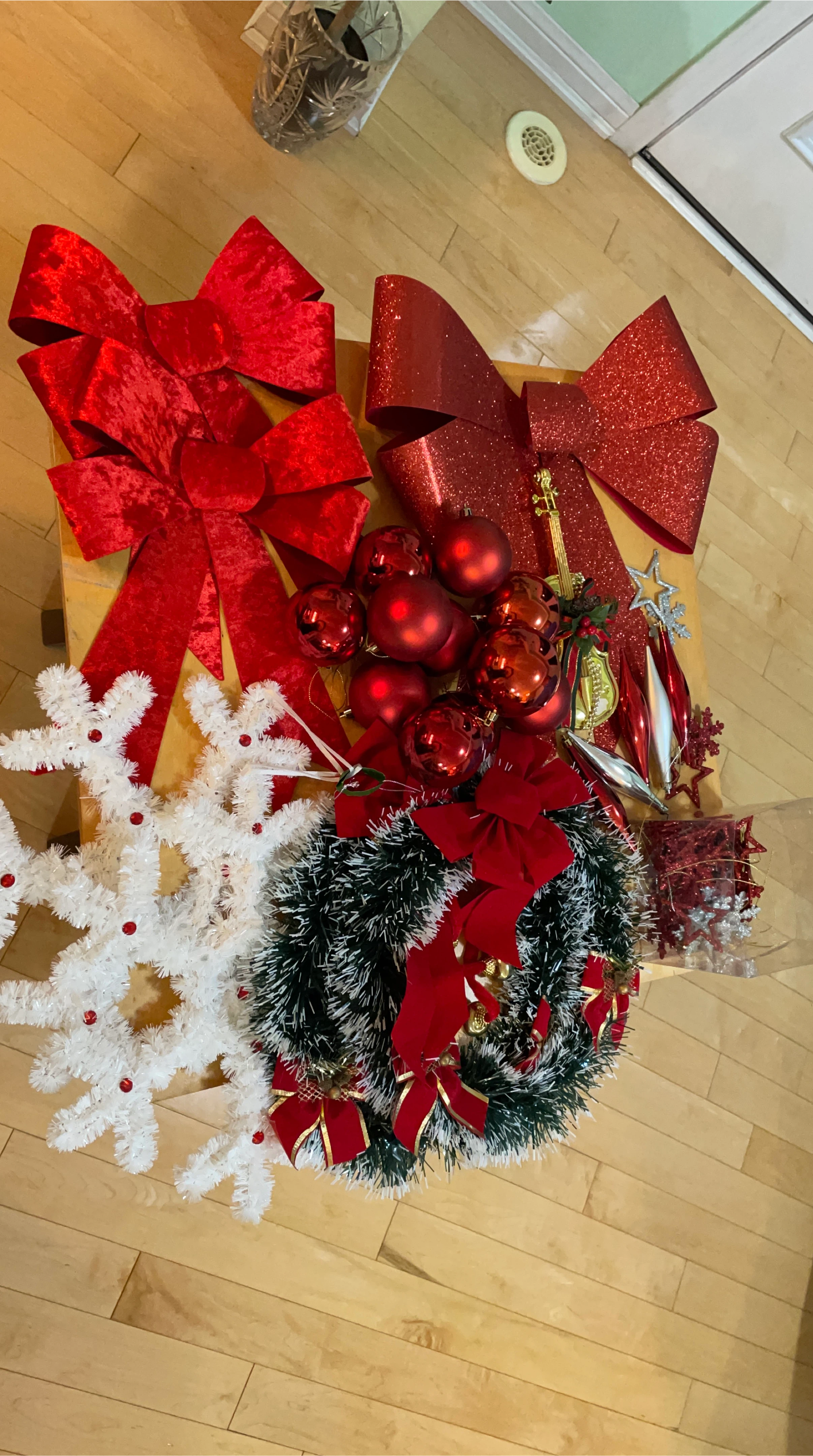 Christmas Decorations Bundle - Bows, Ornaments, Wreaths image indicator(6)