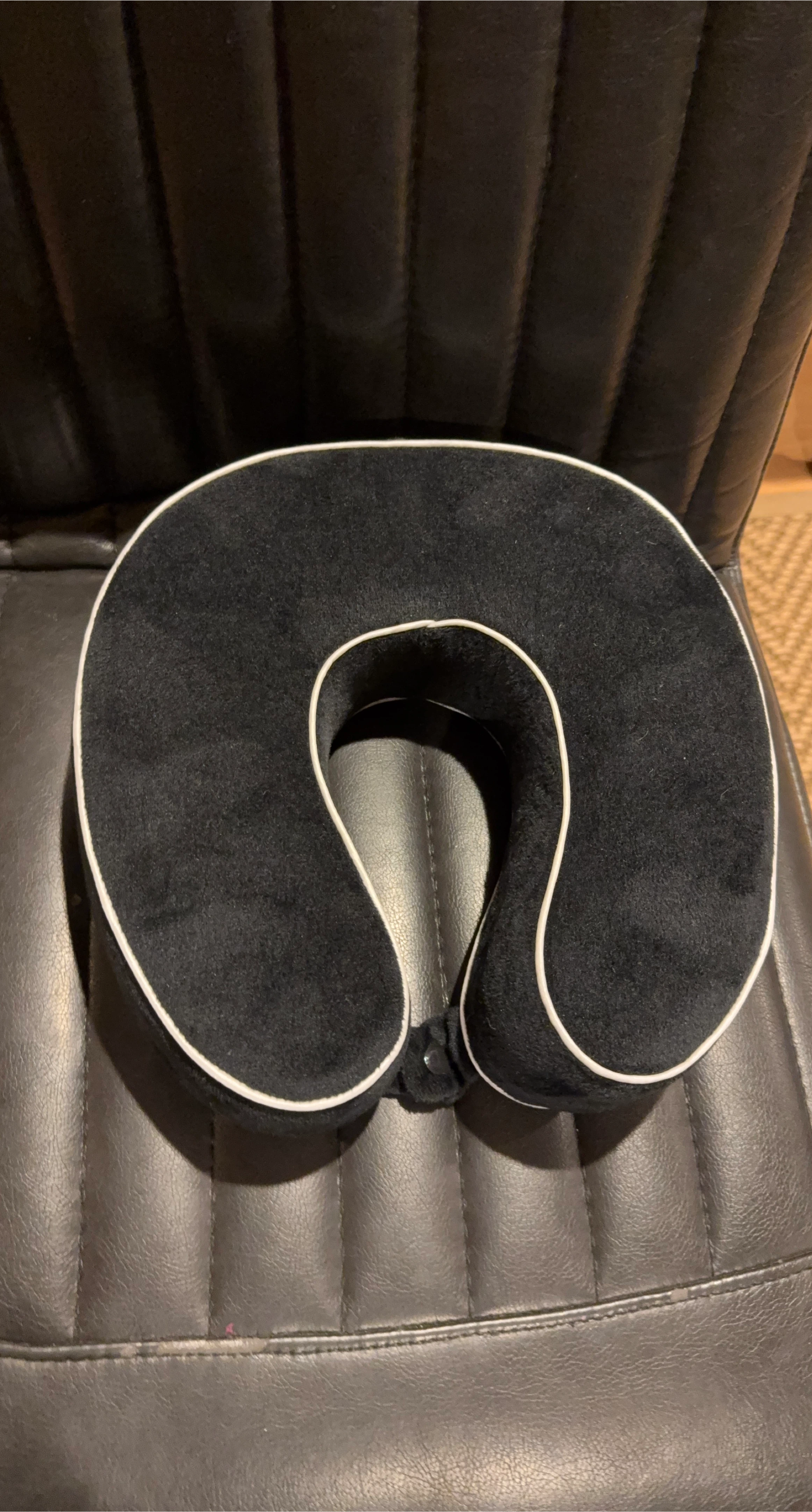 Black Memory Foam Travel Neck Pillow thumbnail