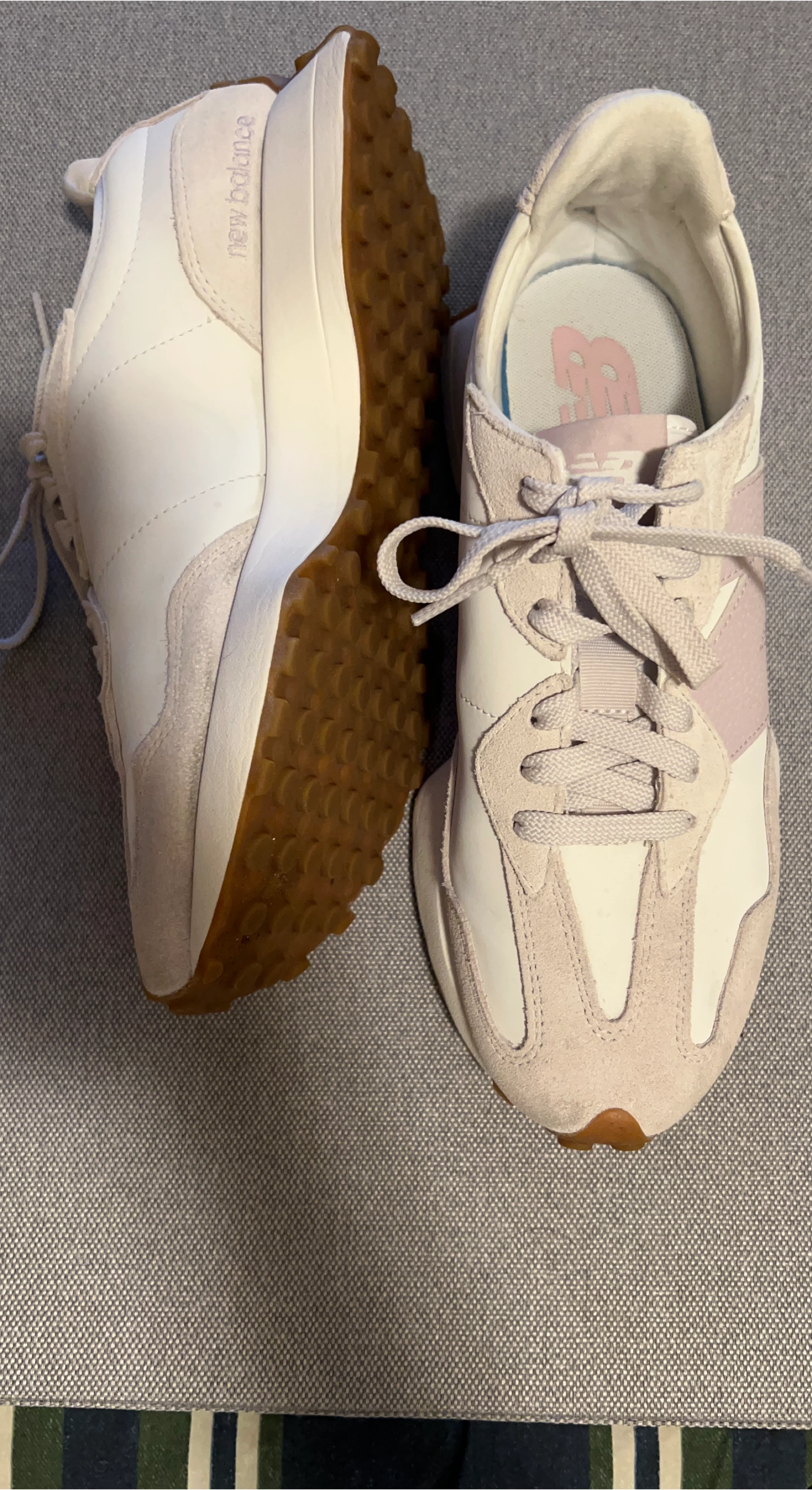 New Balance 327 White Sneakers thumbnail