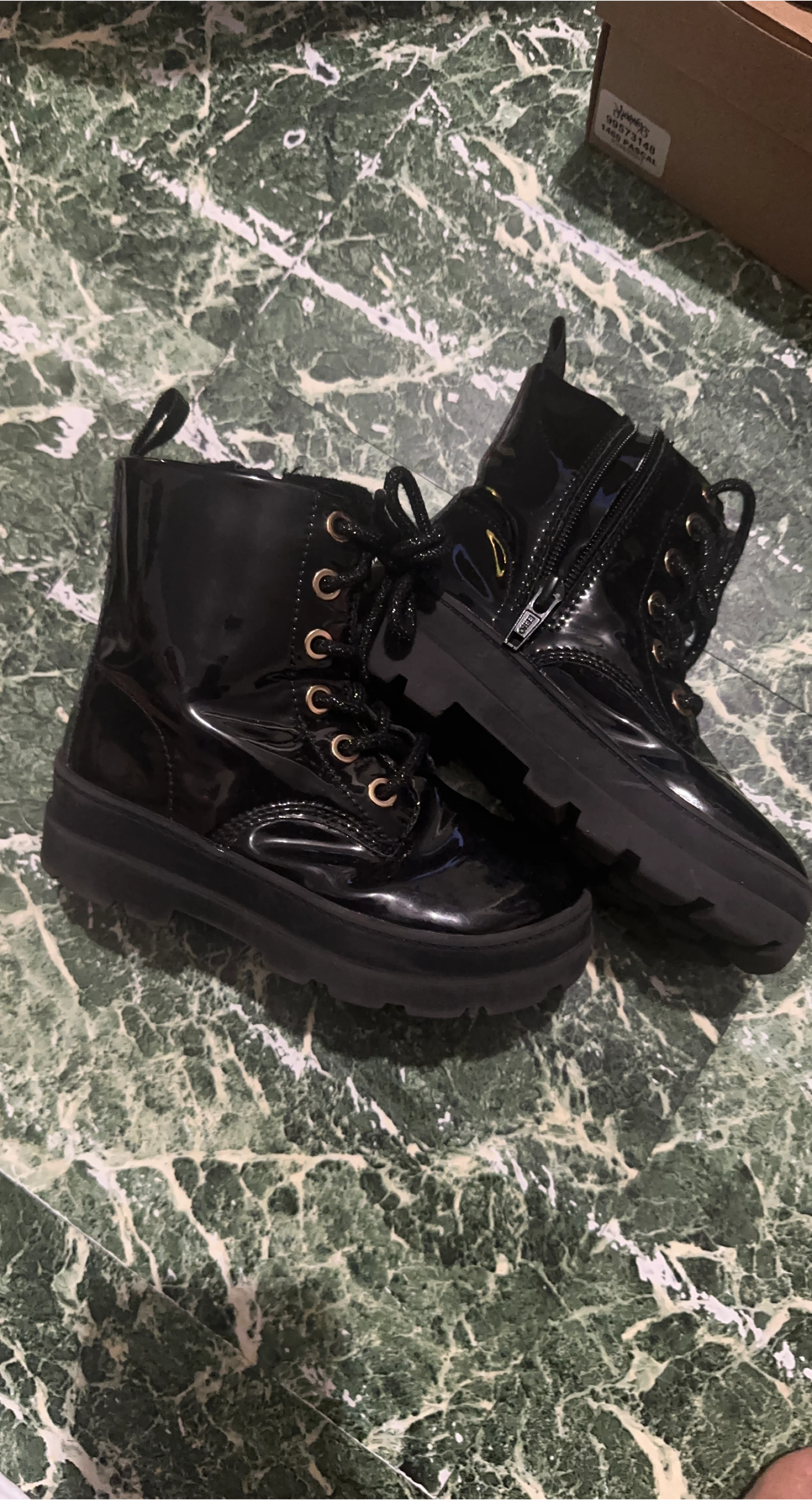 Botas H&M de charol size 10