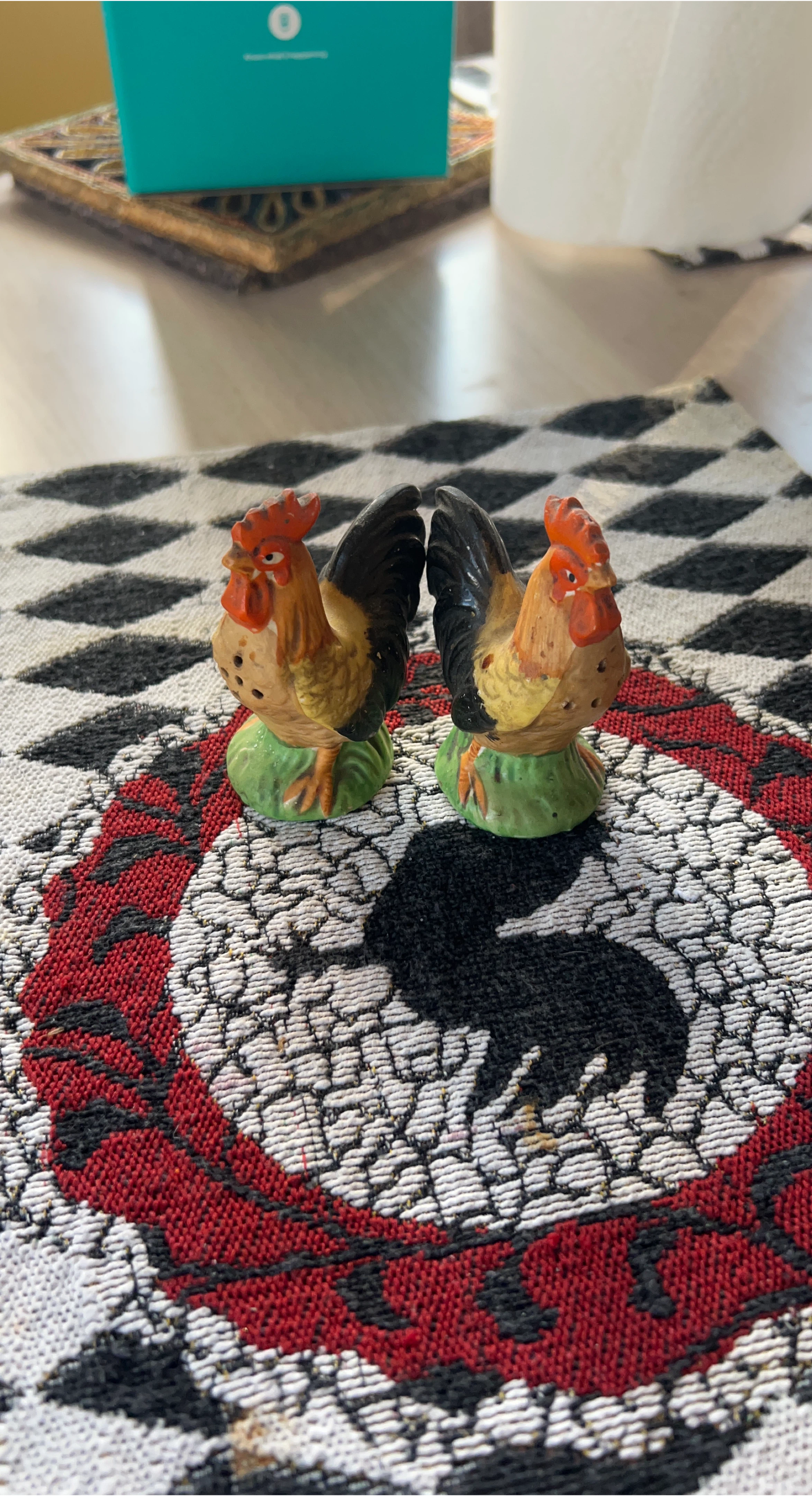 Vintage Rooster Salt & Pepper Shakers thumbnail