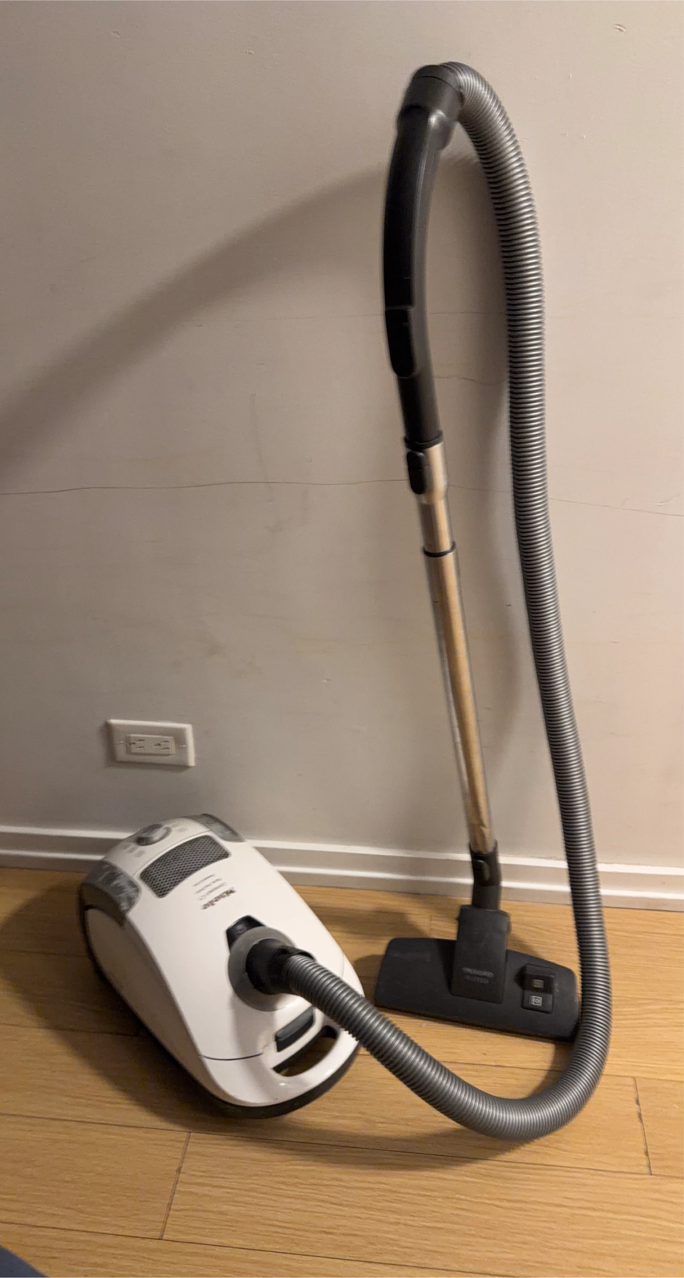 Miele Canister Vacuum Cleaner image indicator(1)