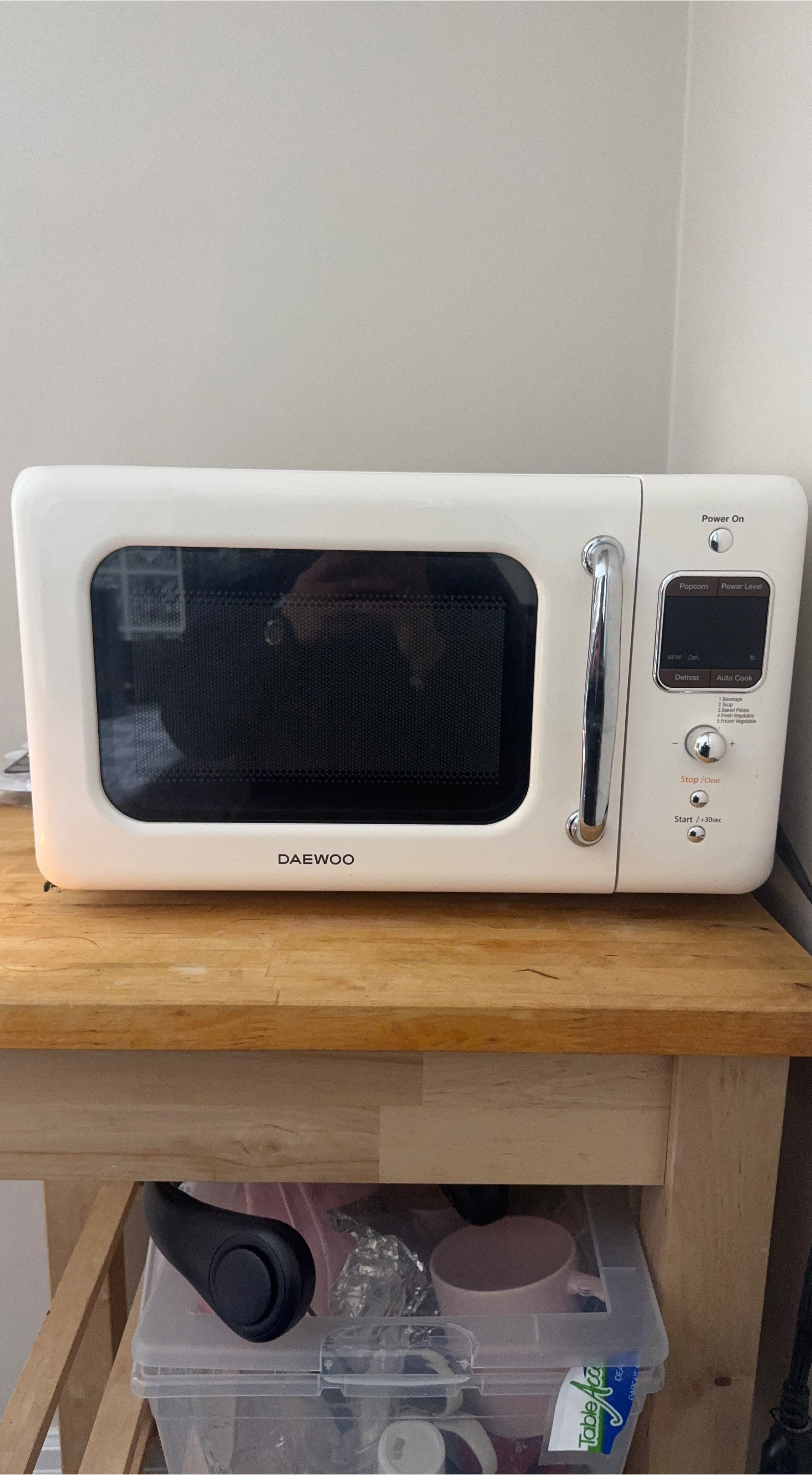 Daewoo Retro Microwave - Cream Colour