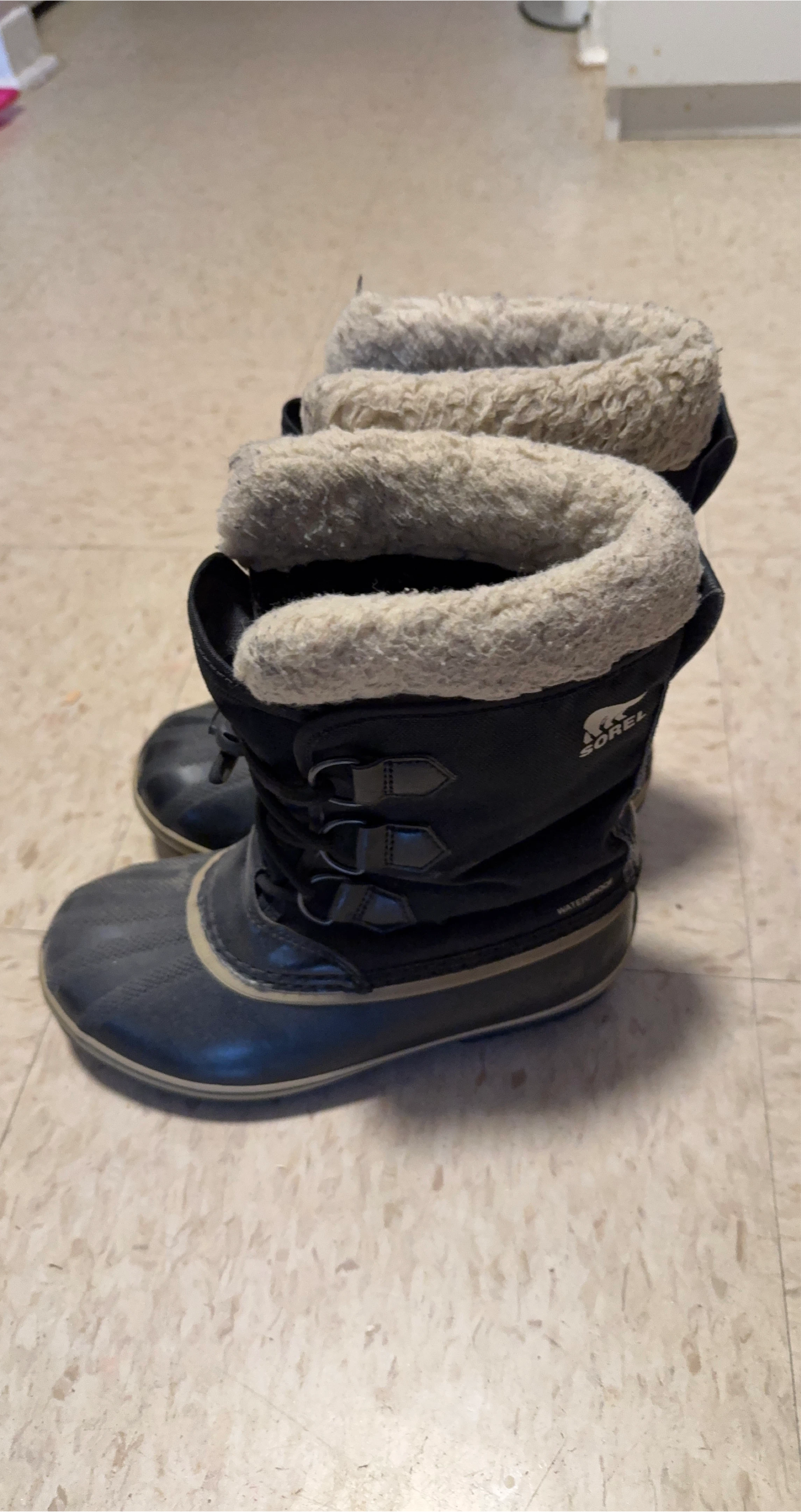 Sorel kids Winter Boots size 4 50$obo