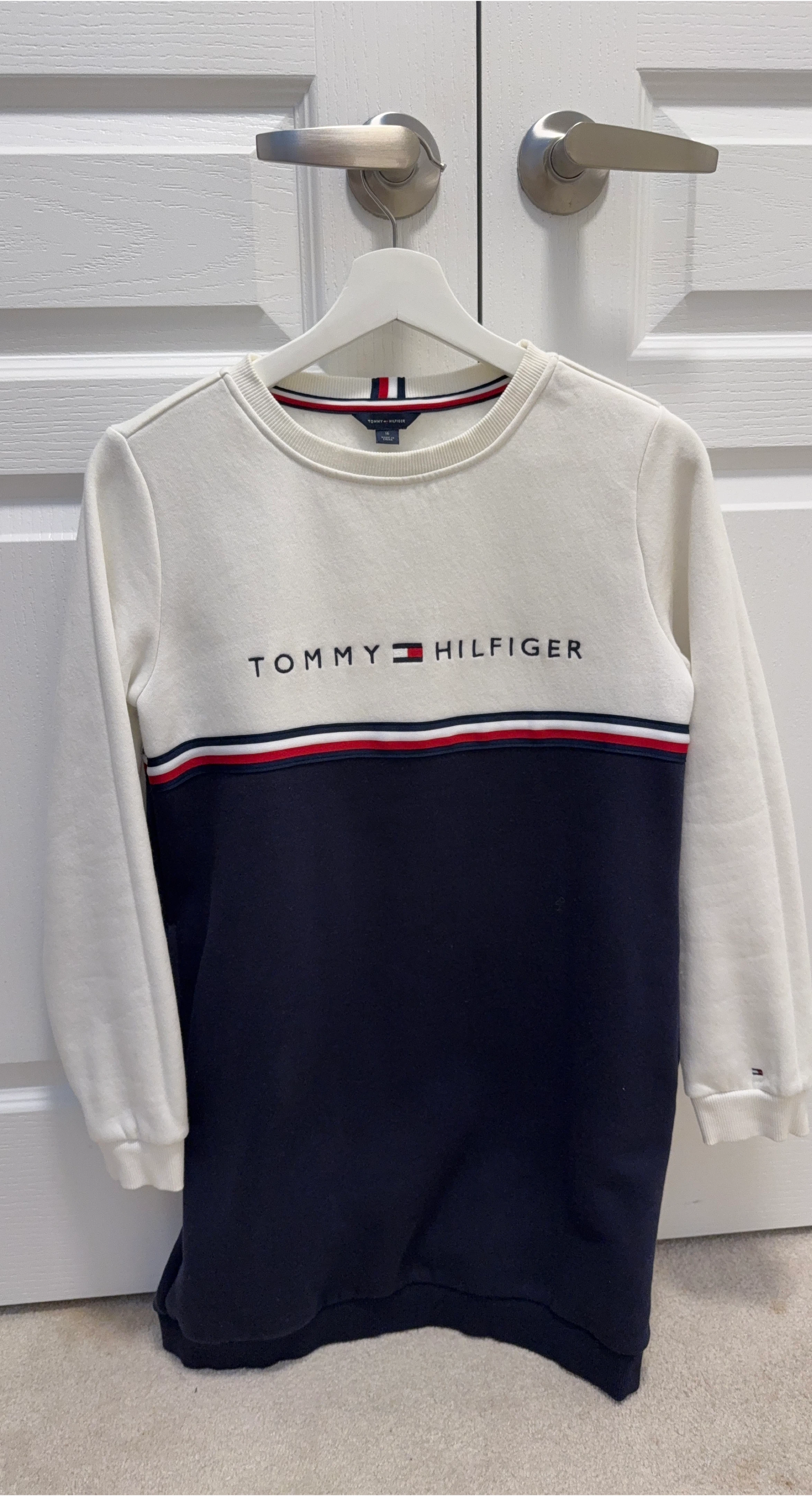 Tommy Hilfiger Sweater - Size 16