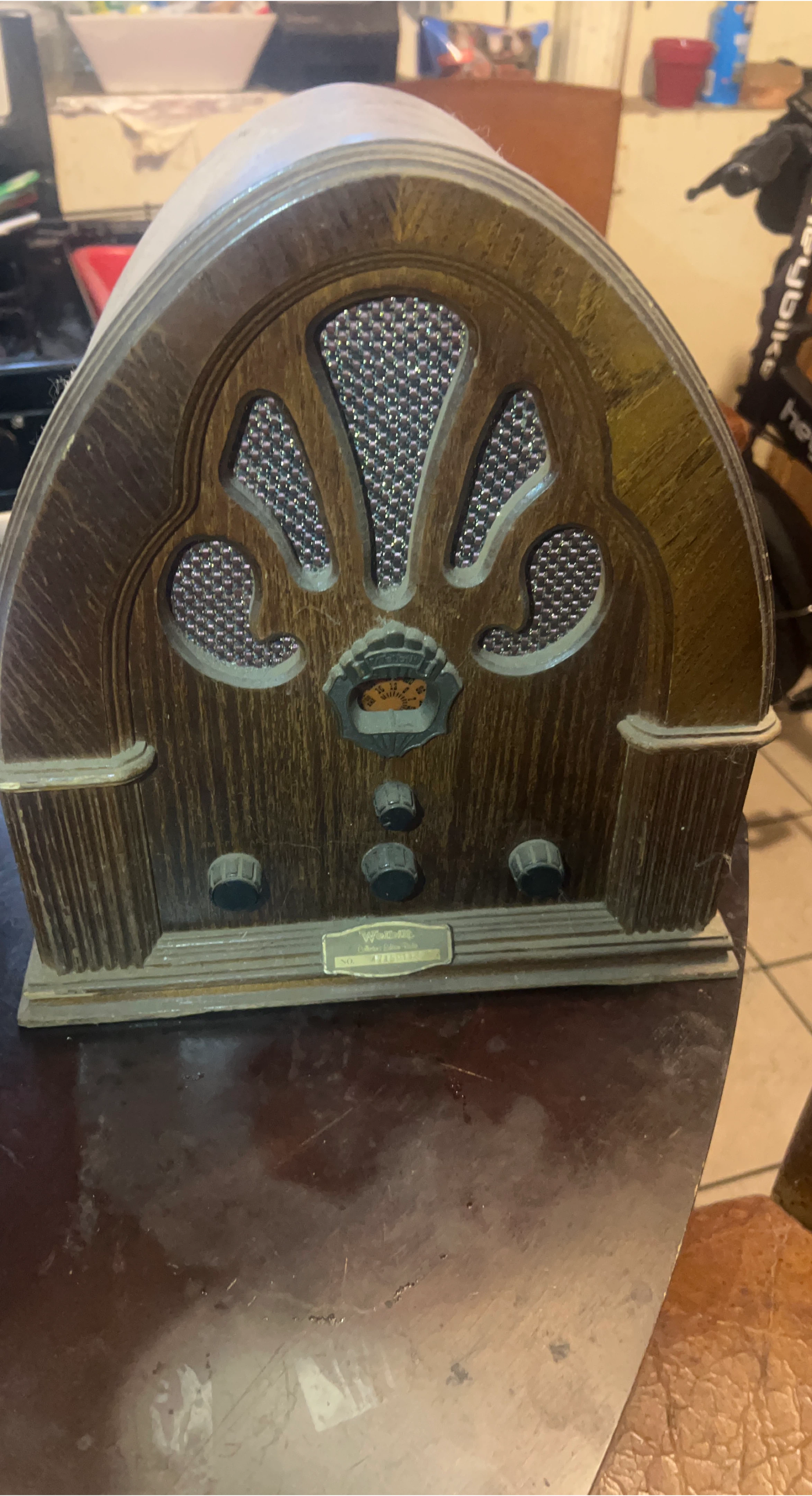 Vintage Wurlitzer Radio