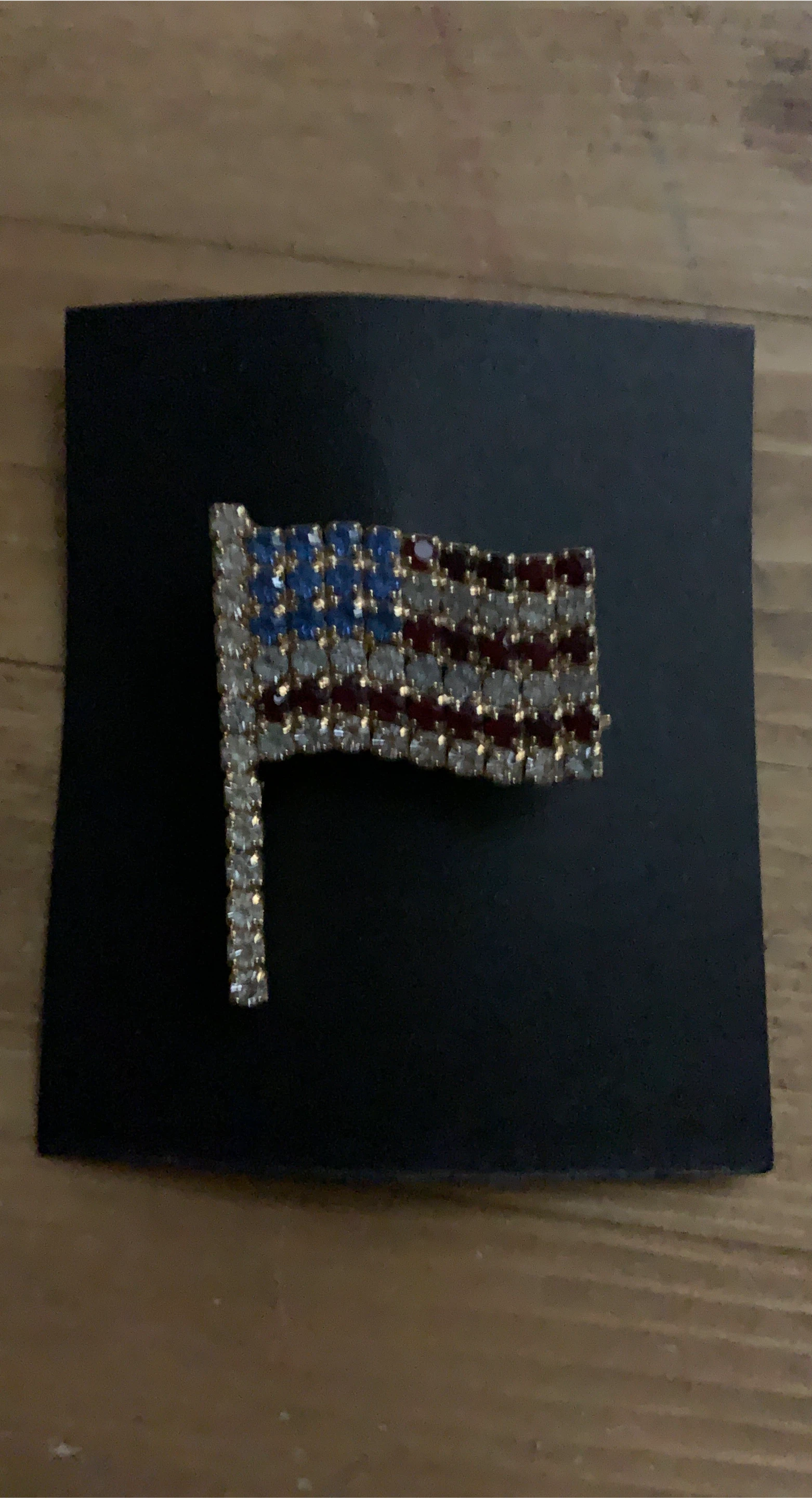 🌱Rhinestone American Flag Pin