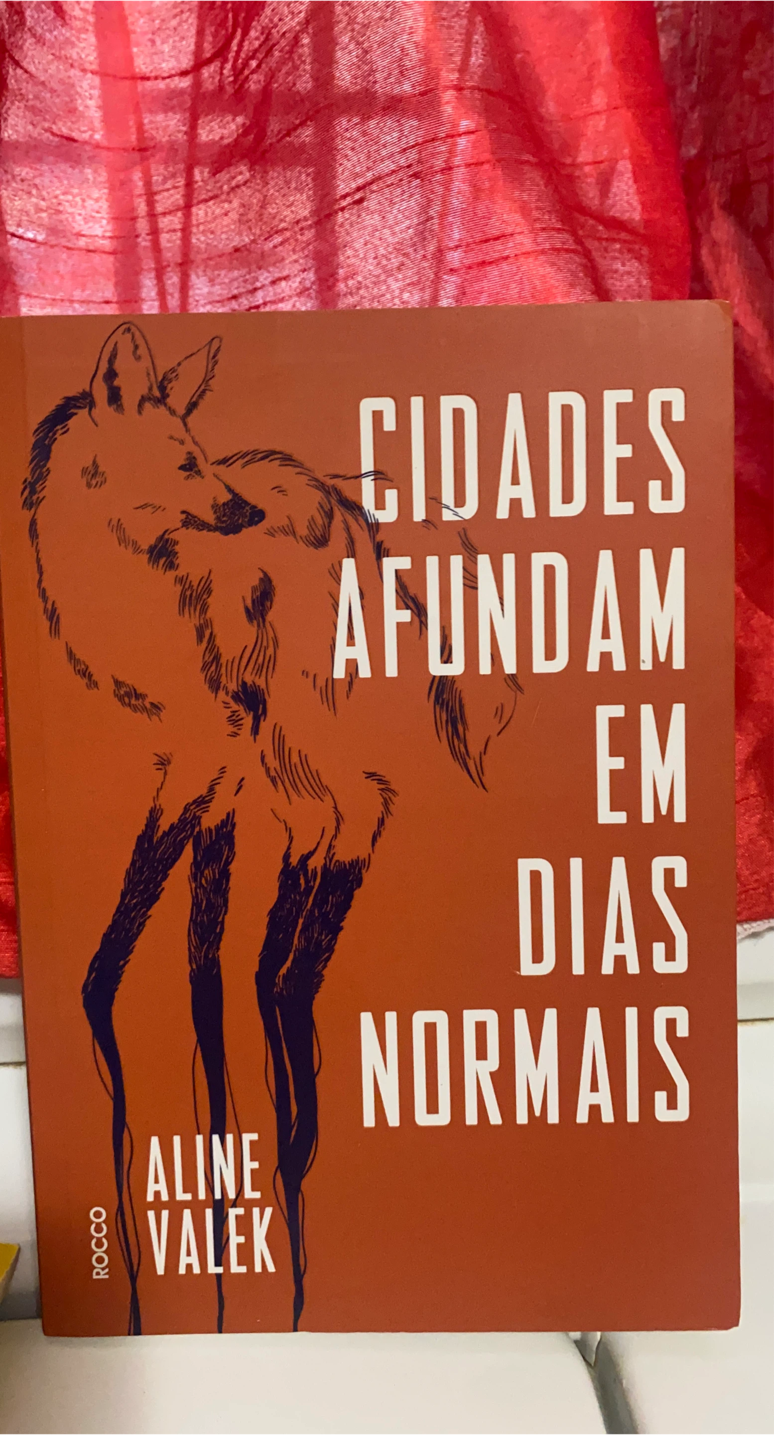 Cidades Afundam em Dias Normais by Aline Valek thumbnail