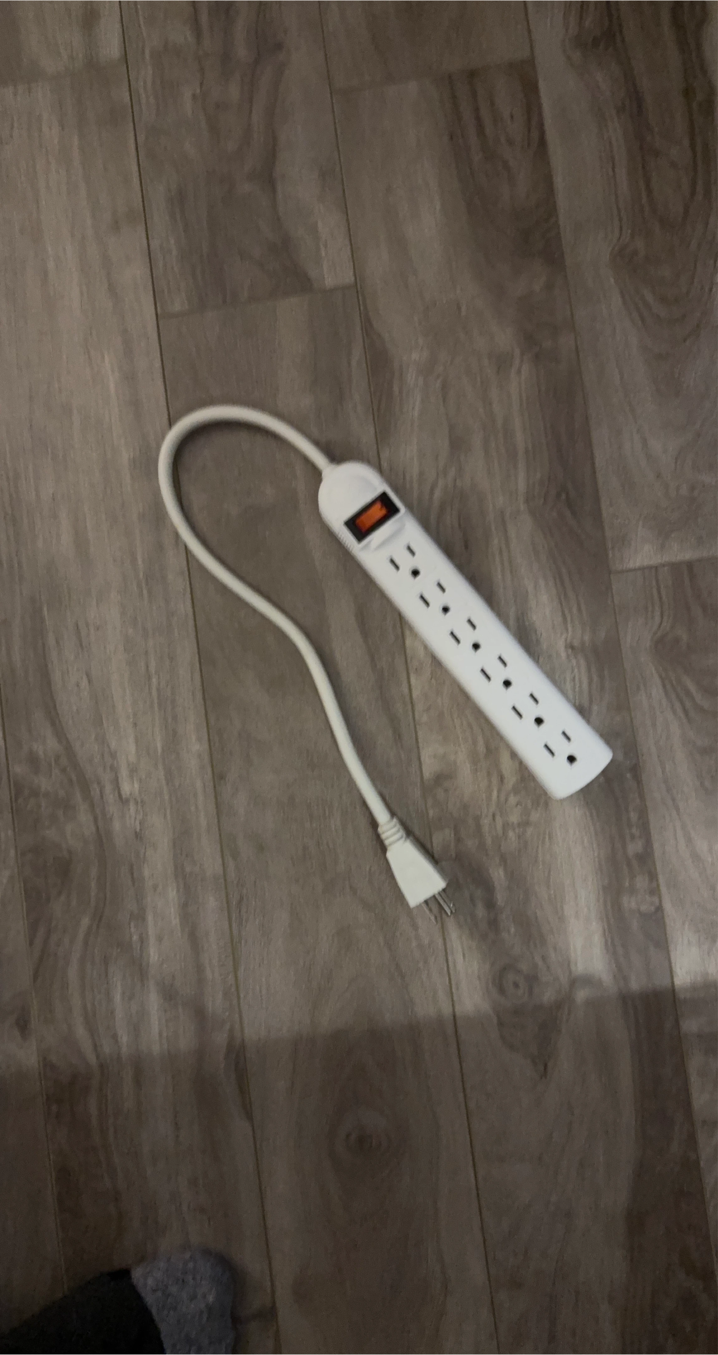 Globe Electric Power Strip thumbnail
