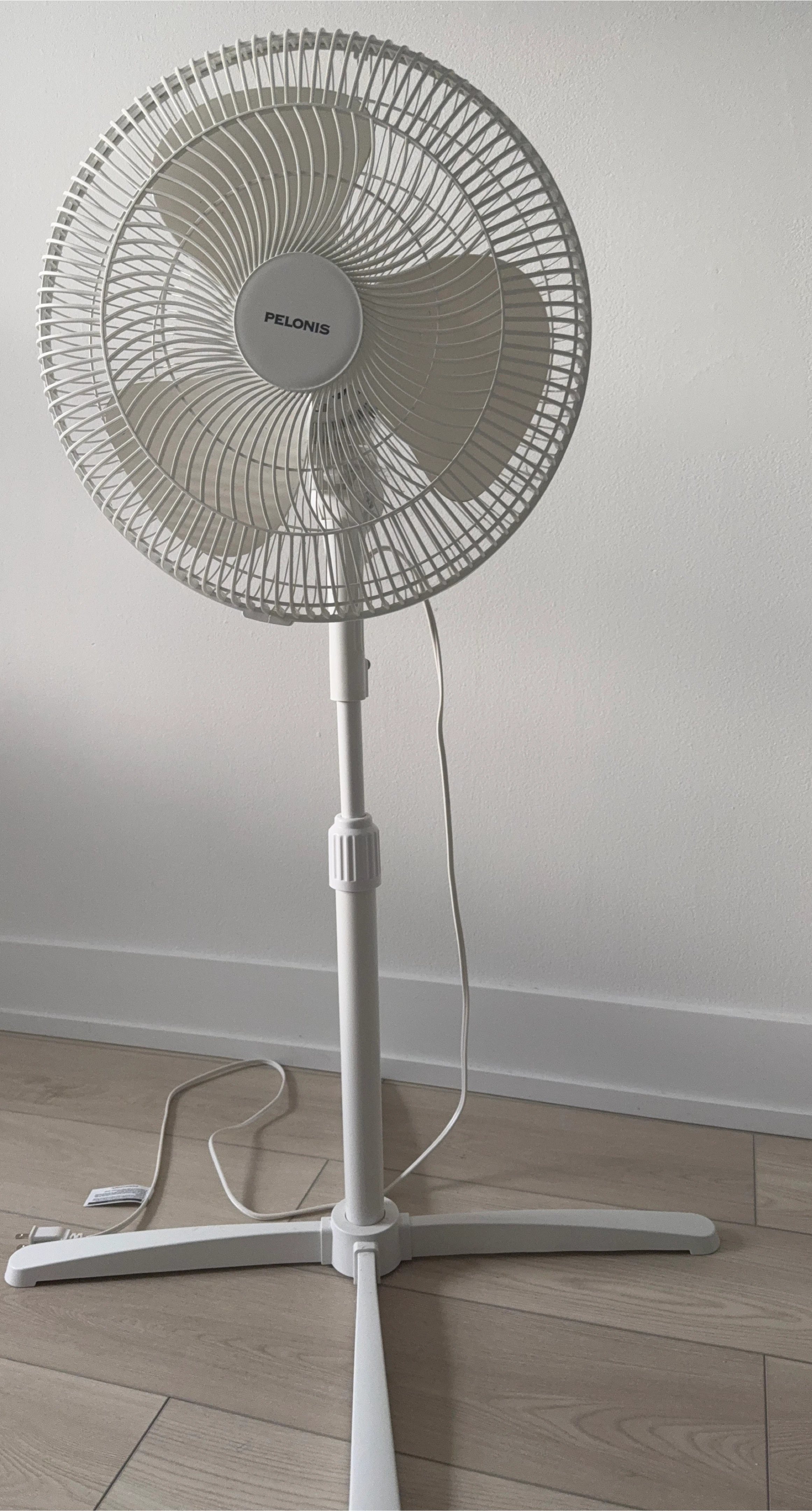 Pelonis White Stand Fan