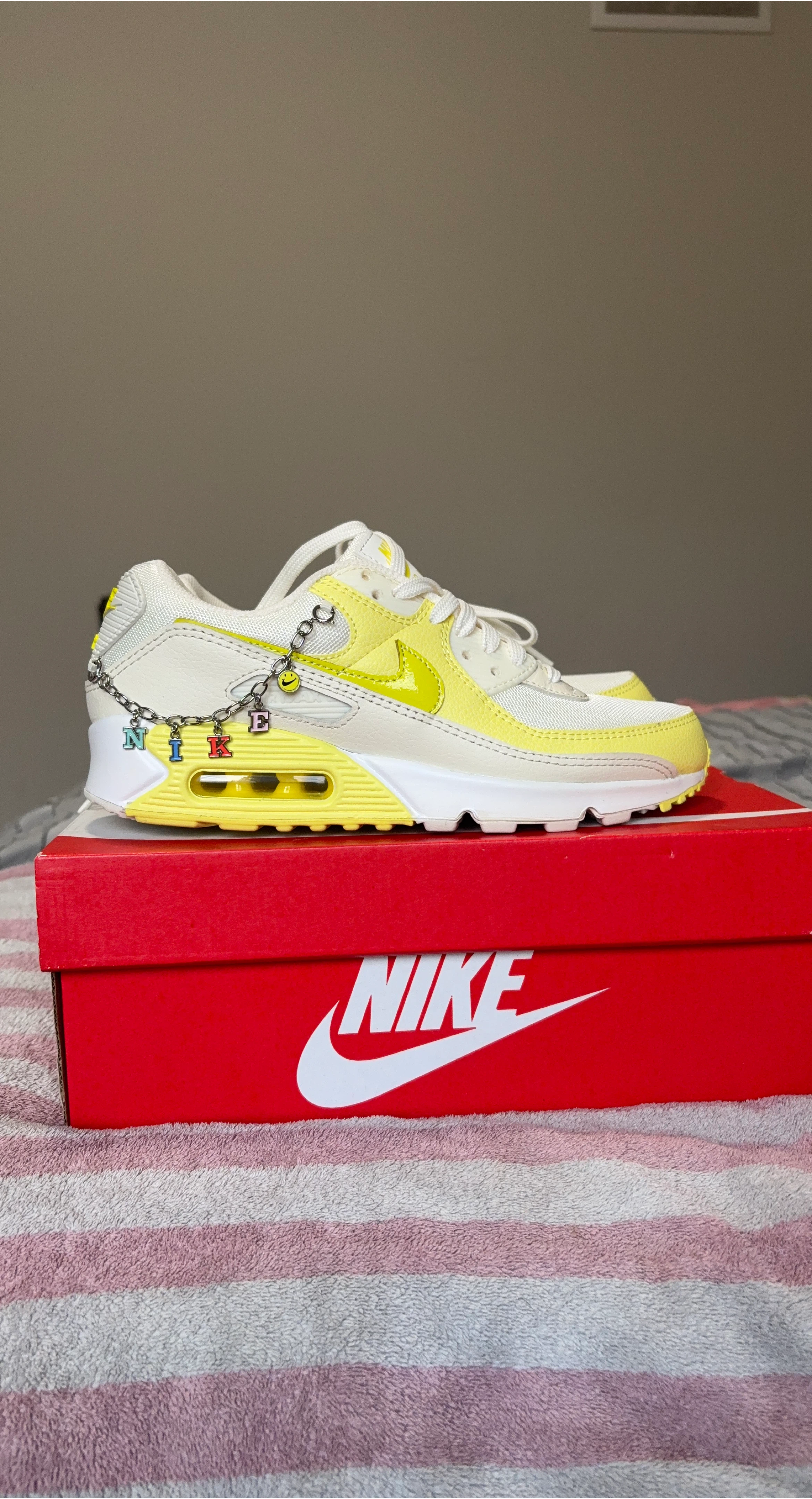 Nike Air Max 90 size 7.5 US