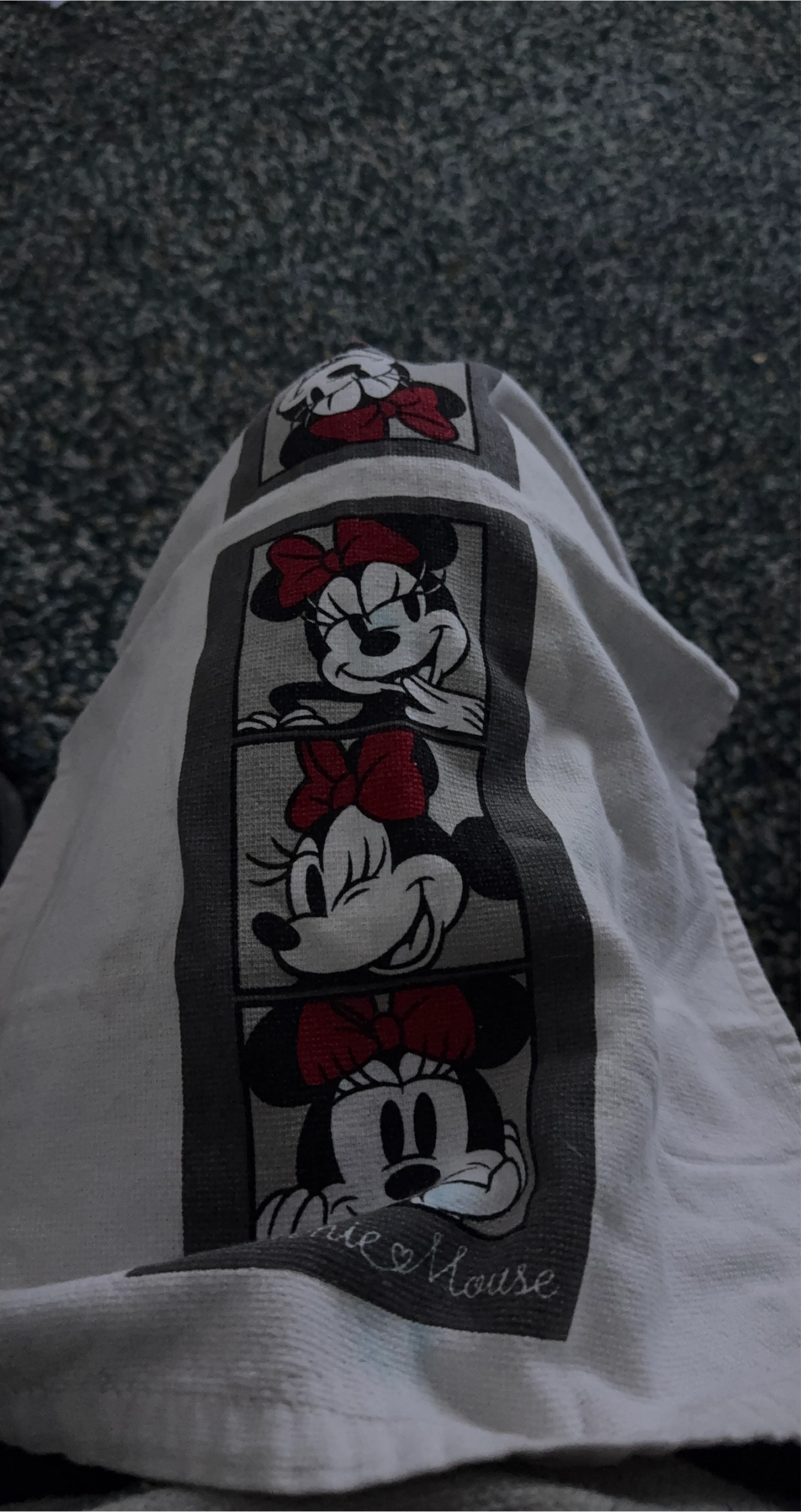 Minnie Mouse Hand Towel image indicator(1)