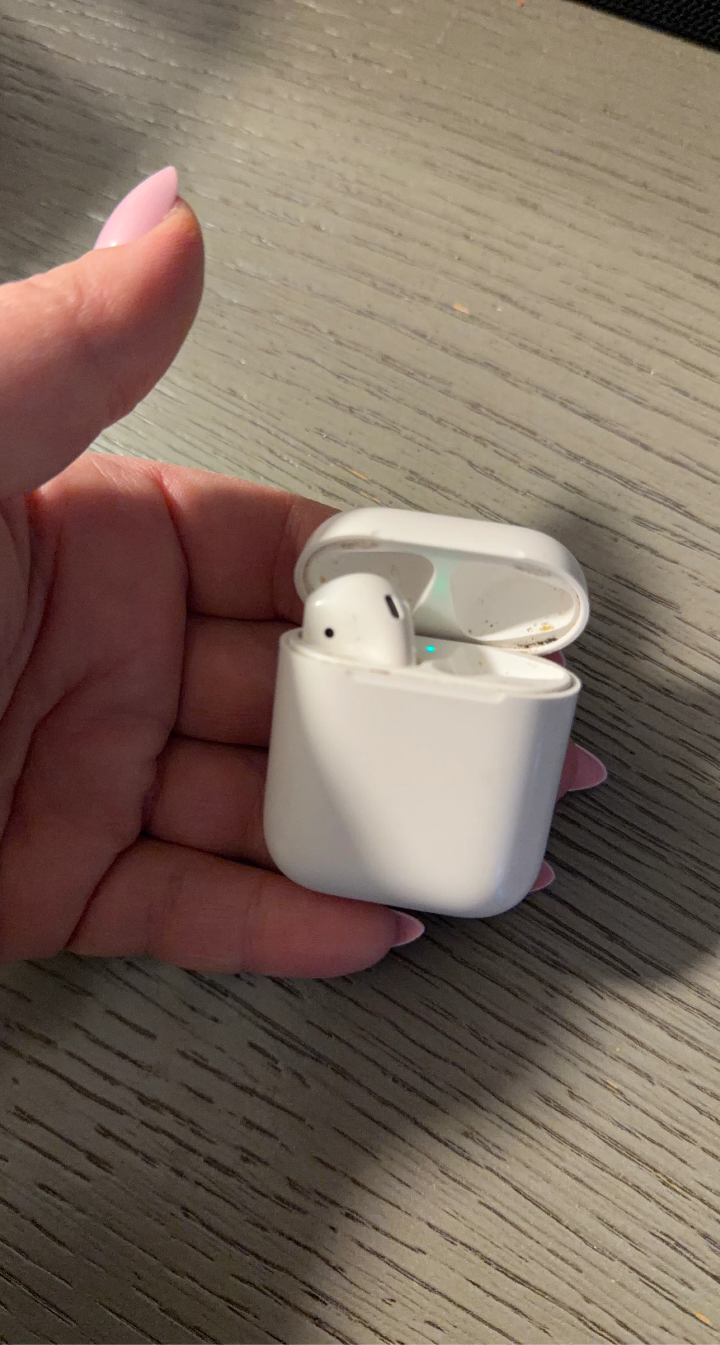 Apple AirPods with Charging Case thumbnail
