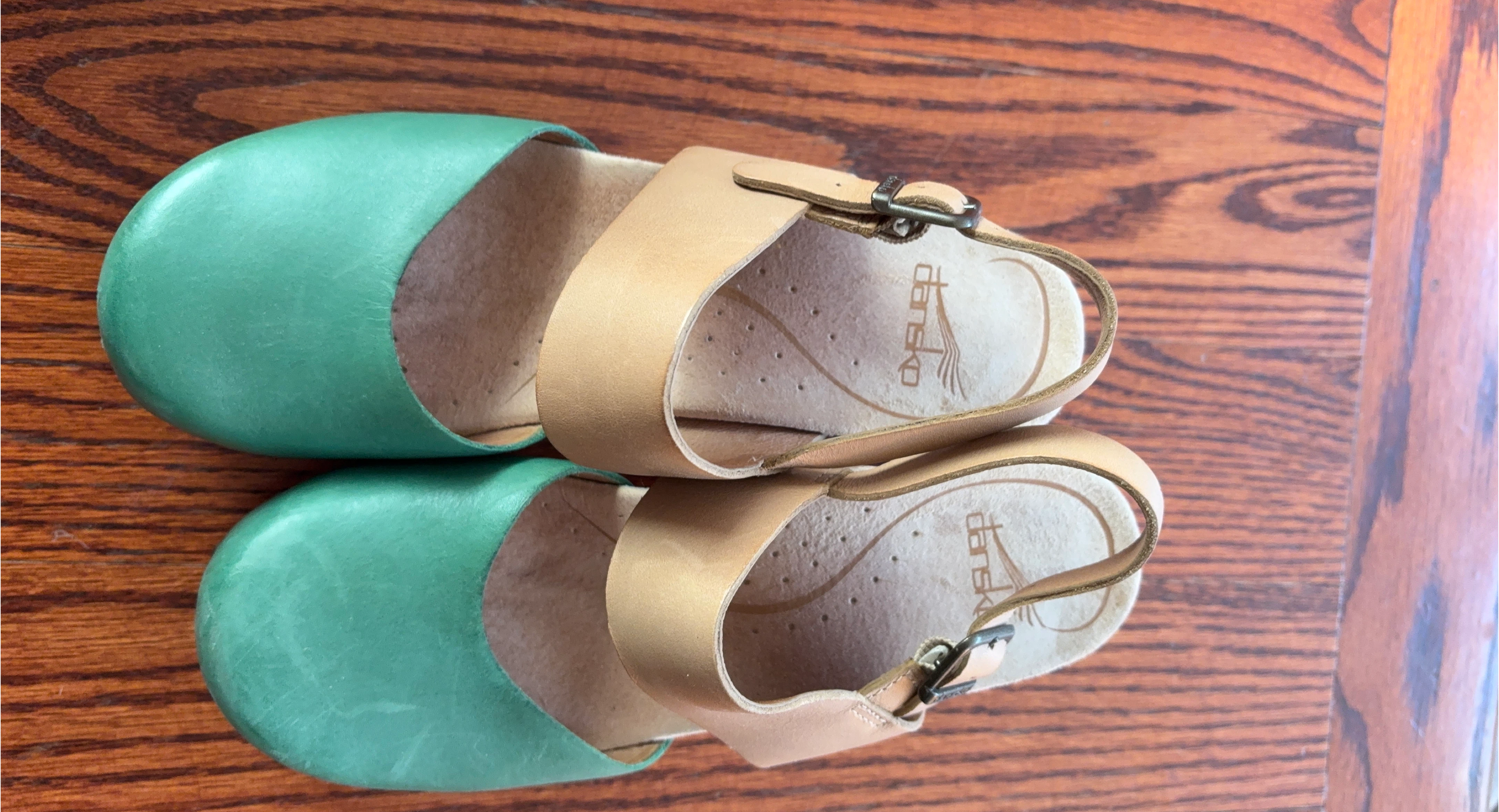Dansko Green Leather Clogs Size 38 - photo 2