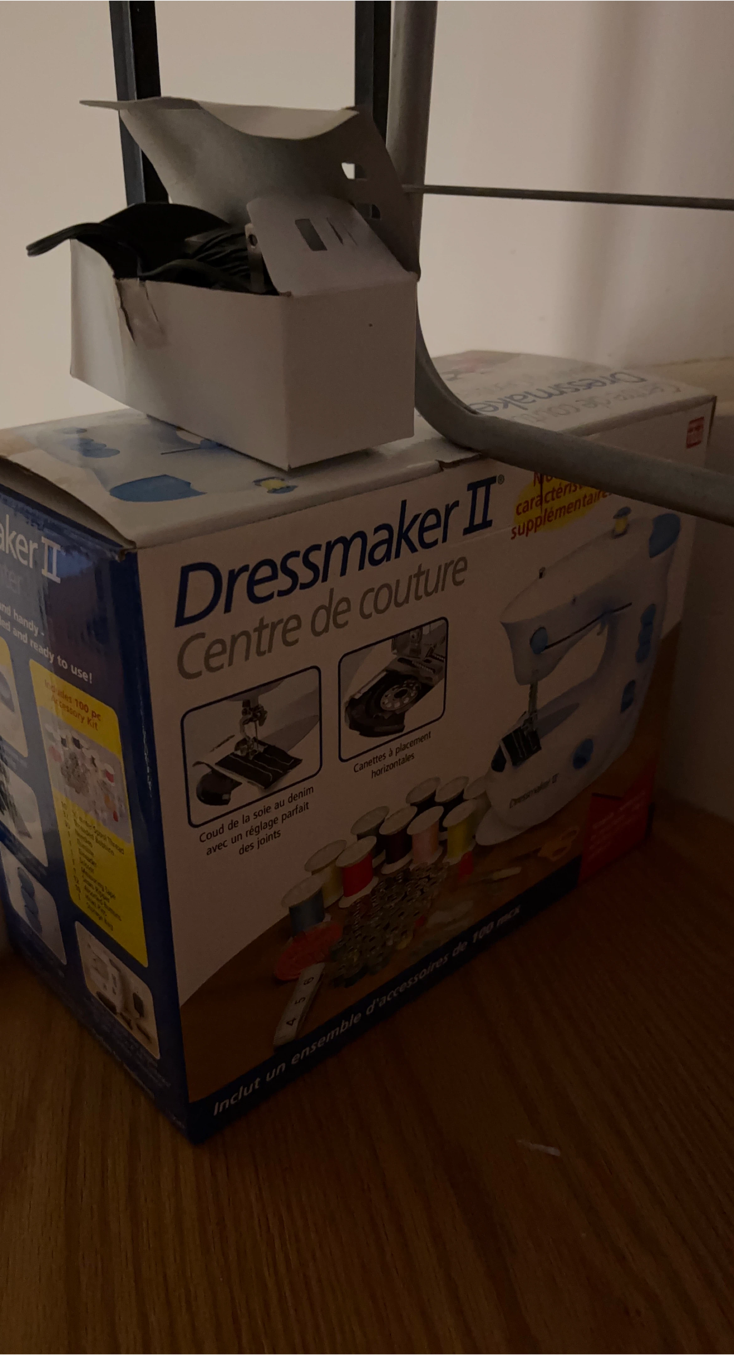 Dressmaker II Sewing Machine - Like New!