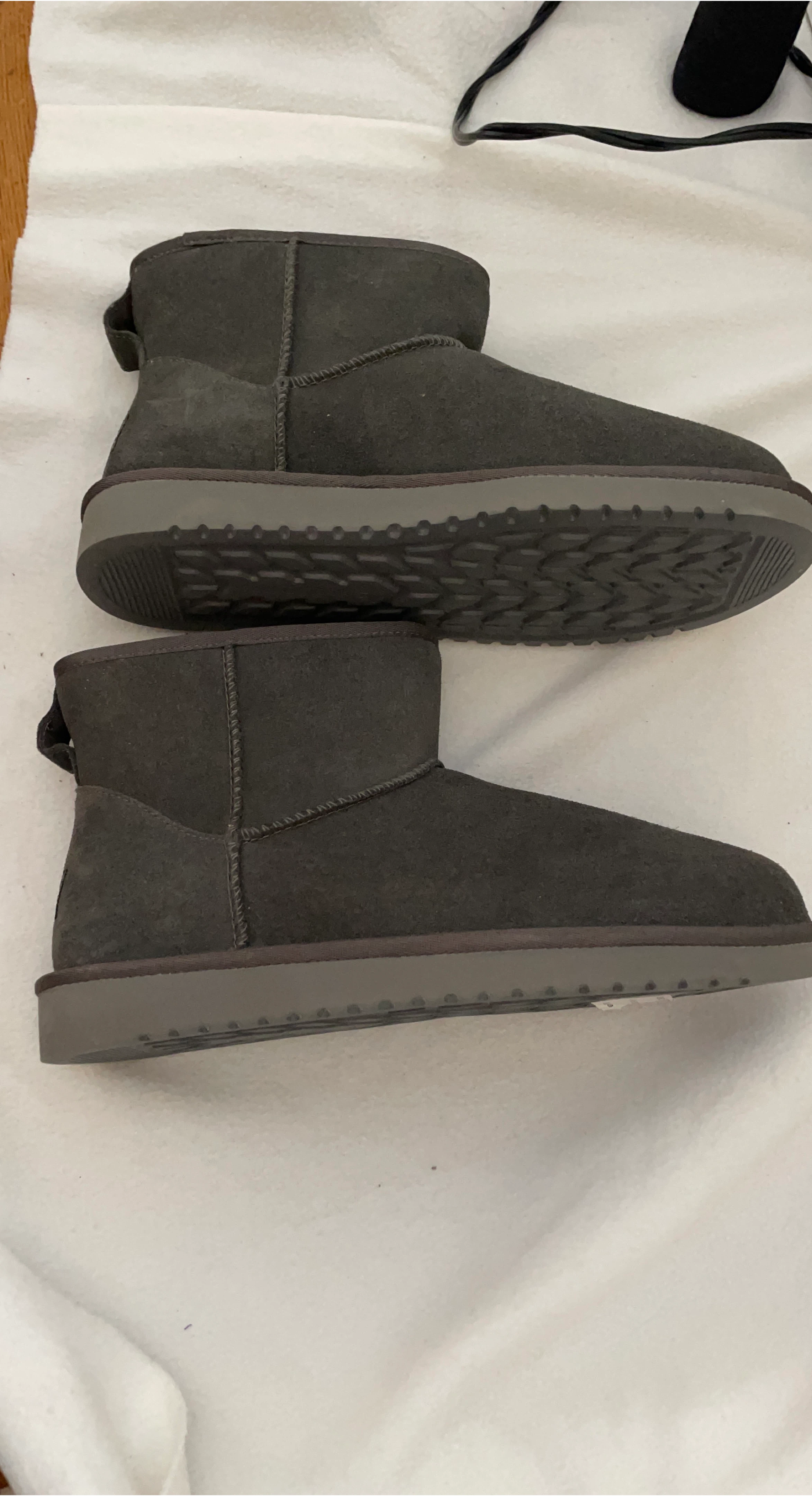 UGG Women's Mini Boot Size 7 Gray thumbnail