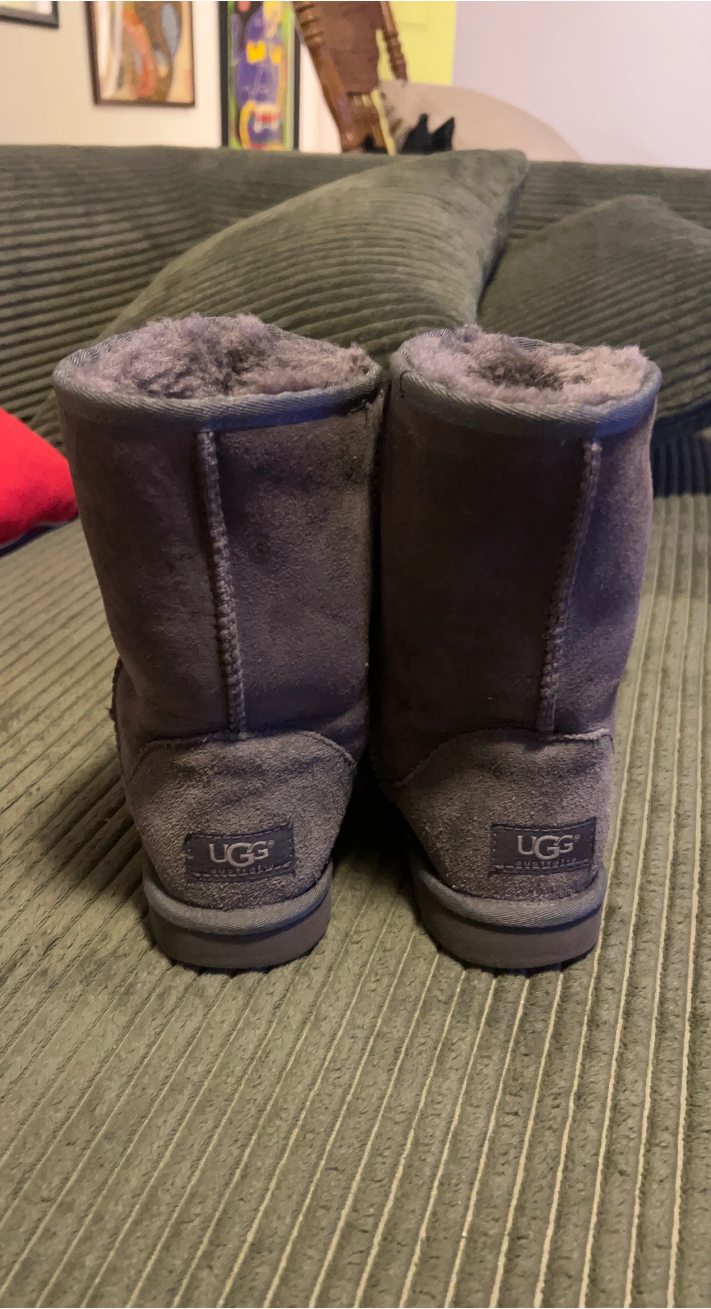UGG Classic Short Boots, Size 5 image indicator(1)