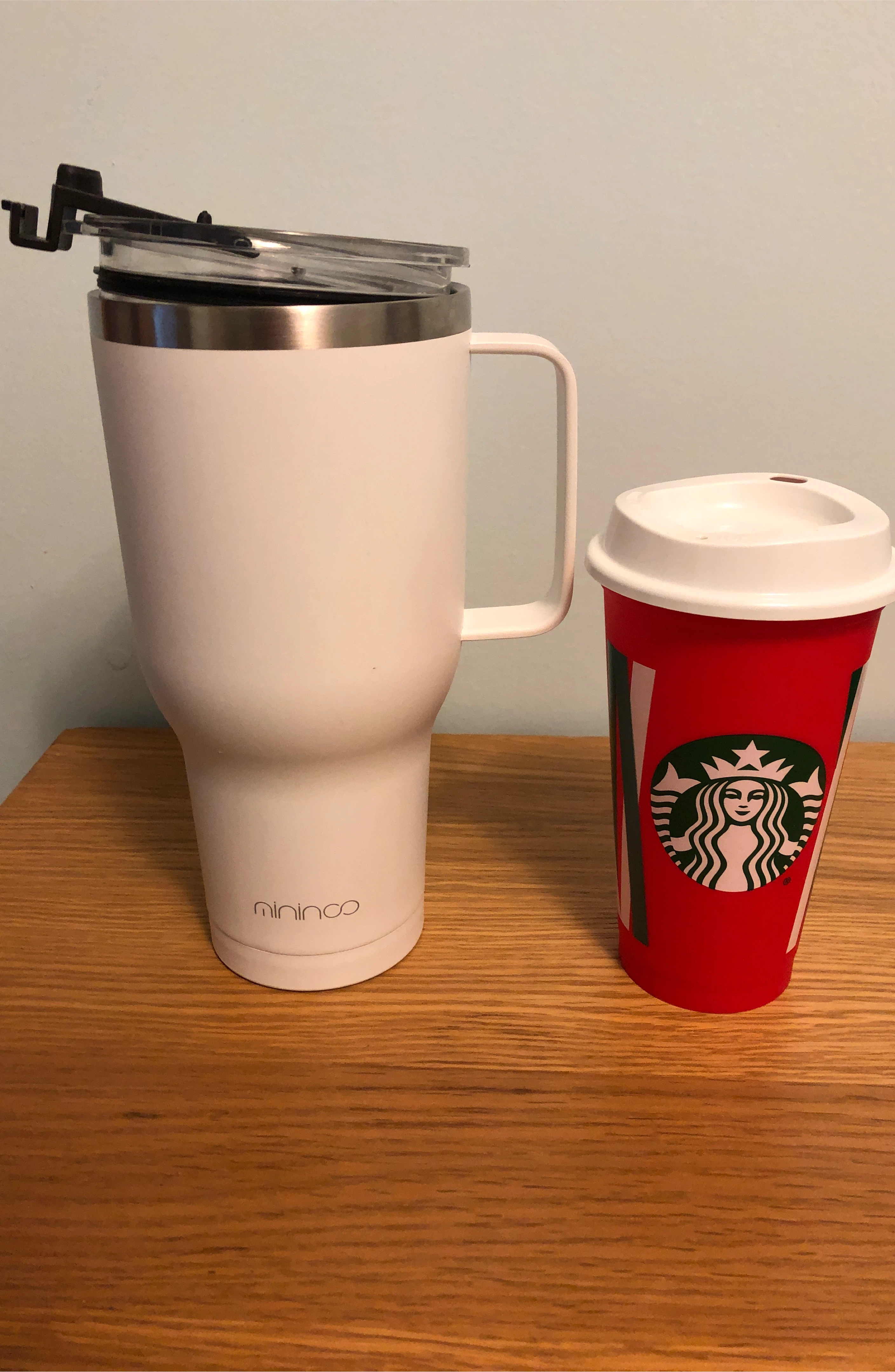 Mininco White Tumbler & Starbucks Red Cup thumbnail