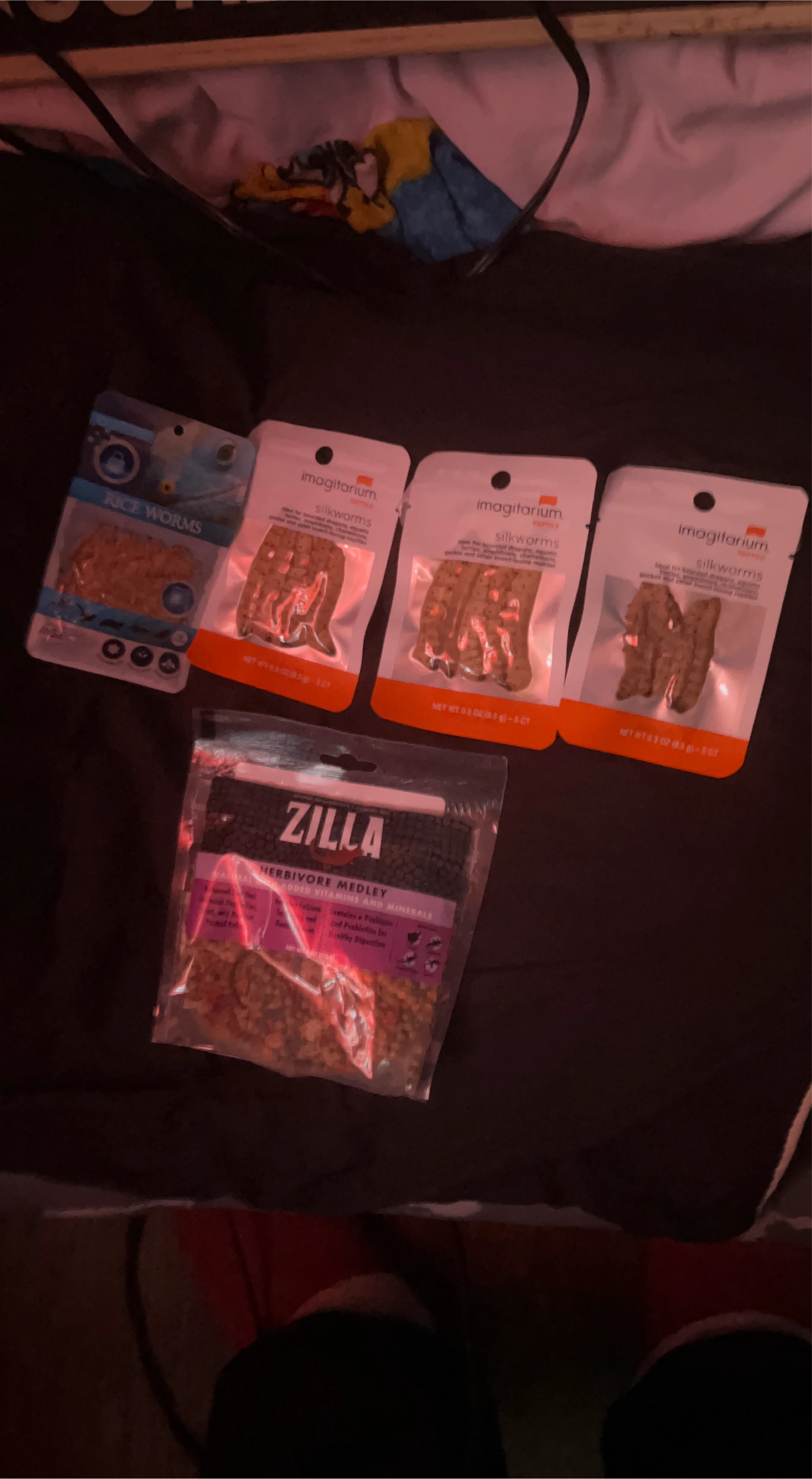 Imagitarium Silkworms & Zilla Herbivore Medley image indicator(1)