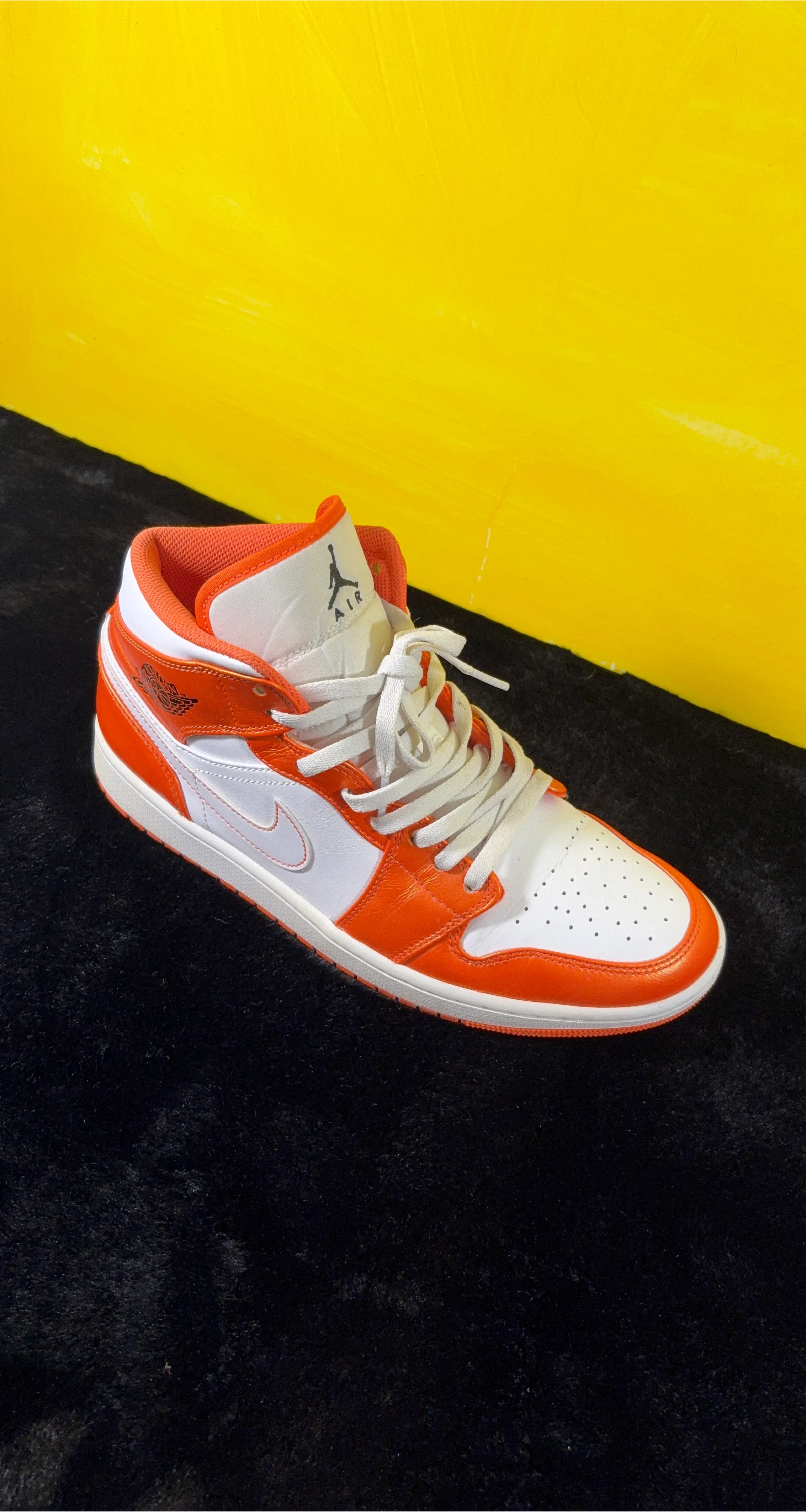 Air Jordan 1 Mid SE Total Orange