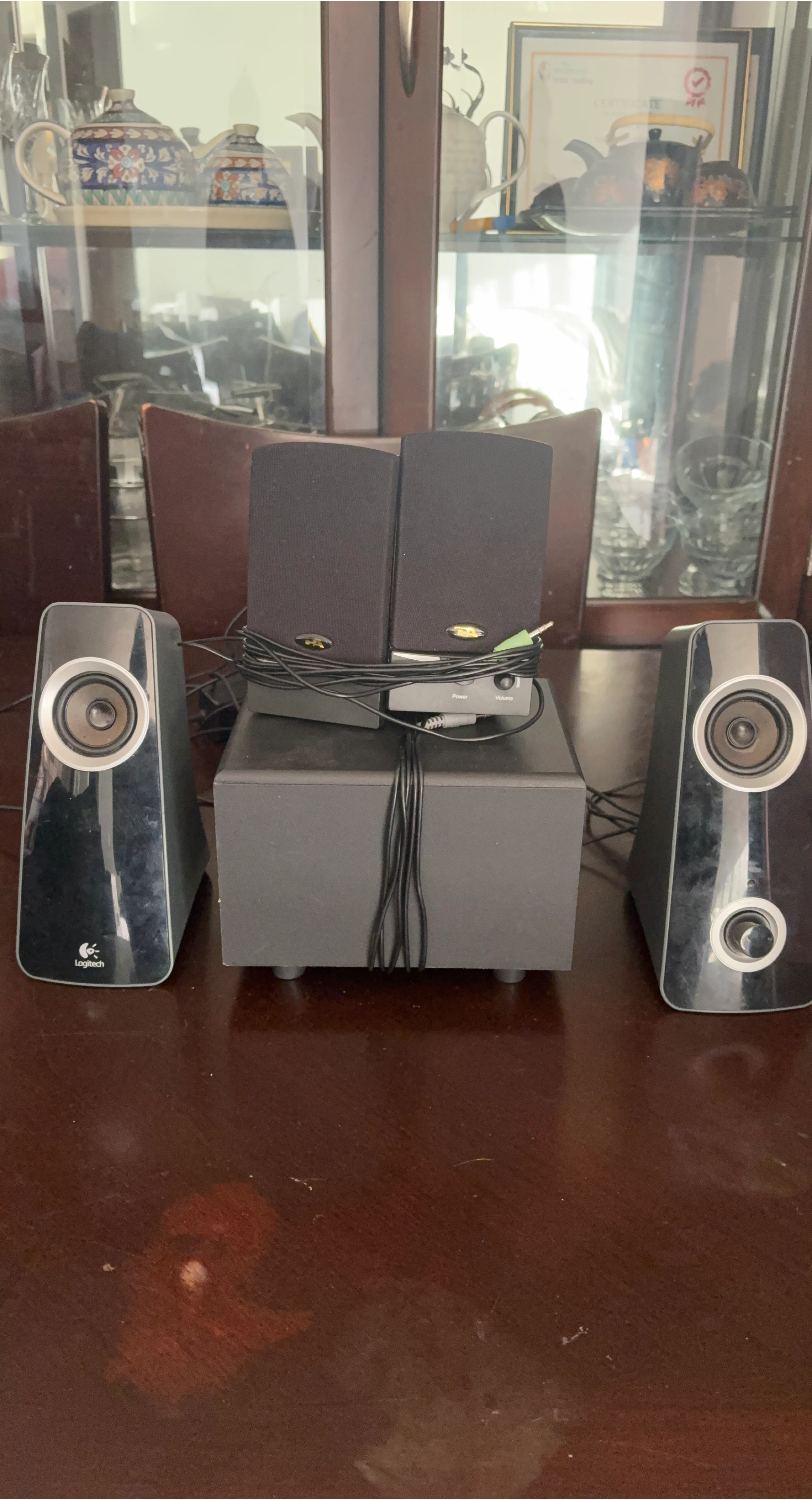 Logitech 2.1 Speakers and Subwoofer image indicator(1)