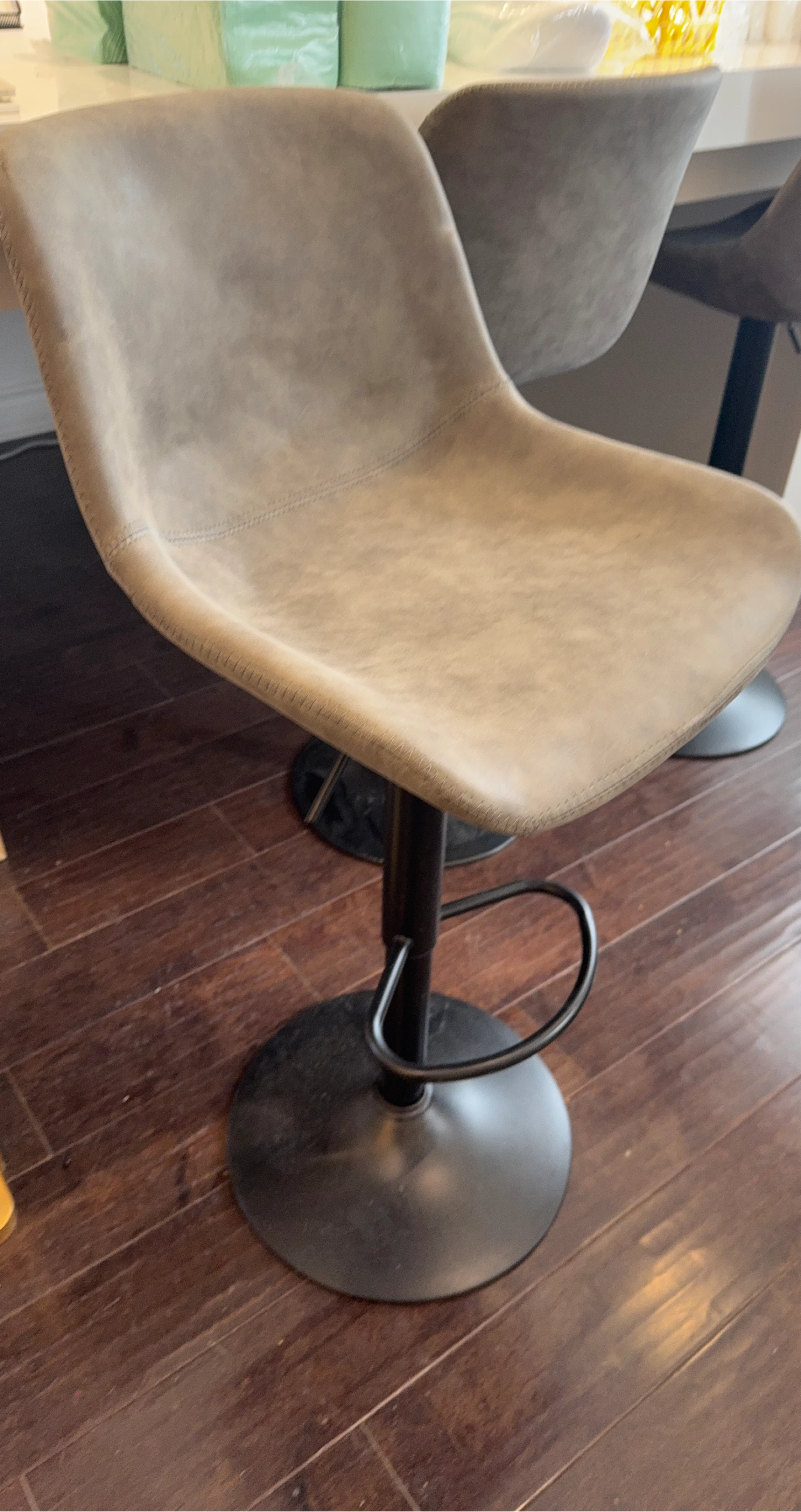 Adjustable Height Swivel Bar Stool