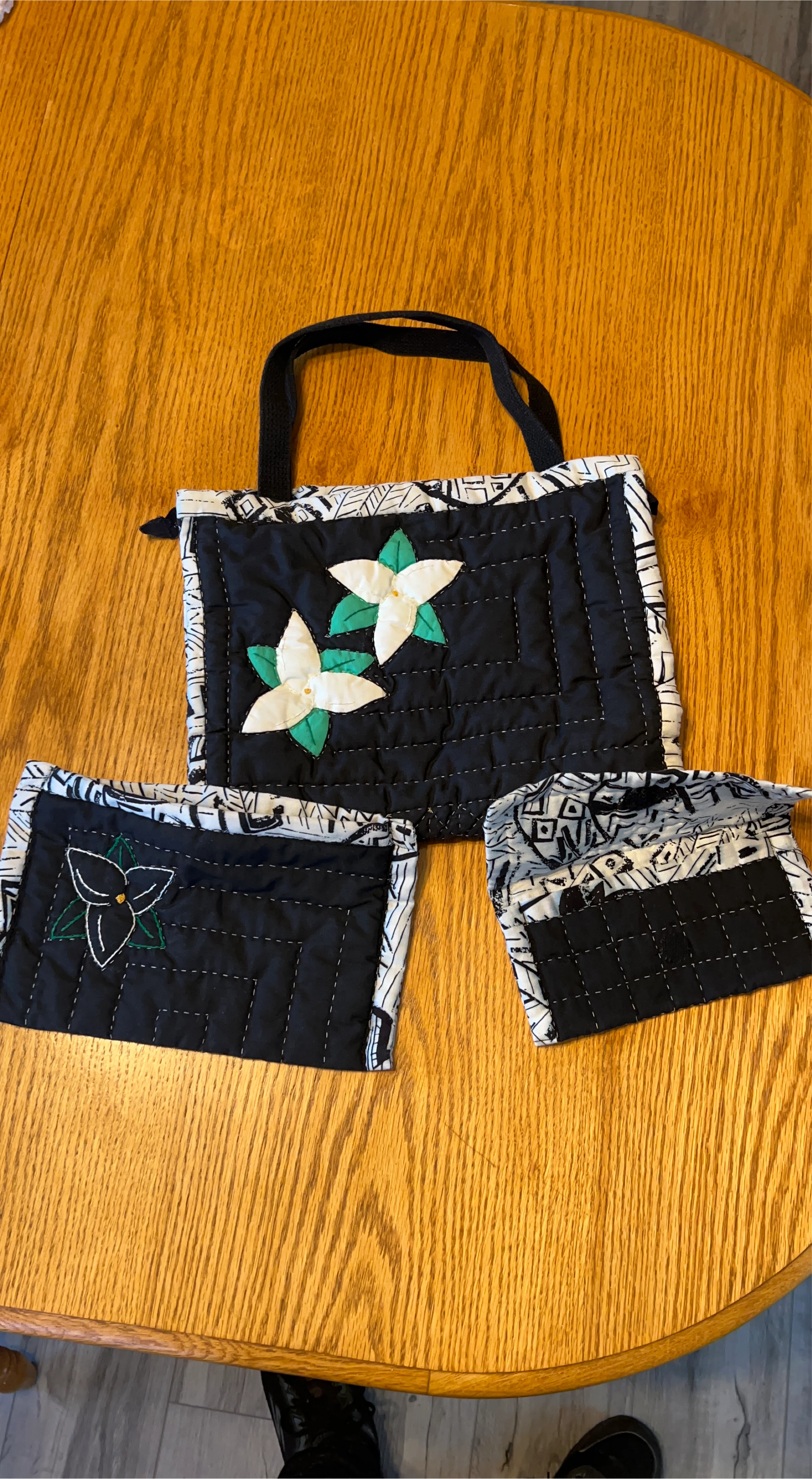 Handmade Quilted Purse and Wallets Set thumbnail