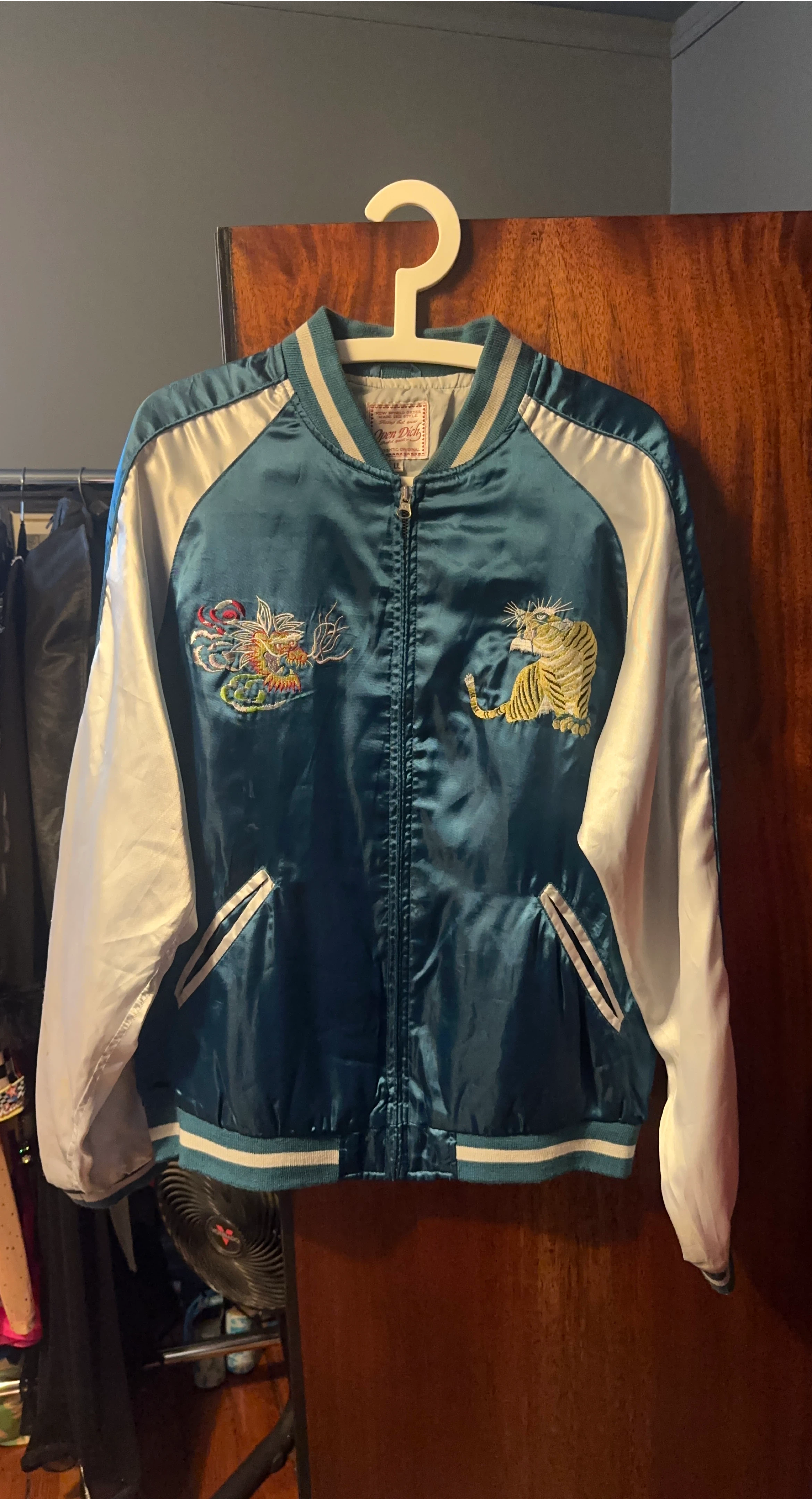 Souvenir Jacket - Embroidered Dragon & Tiger image indicator(1)