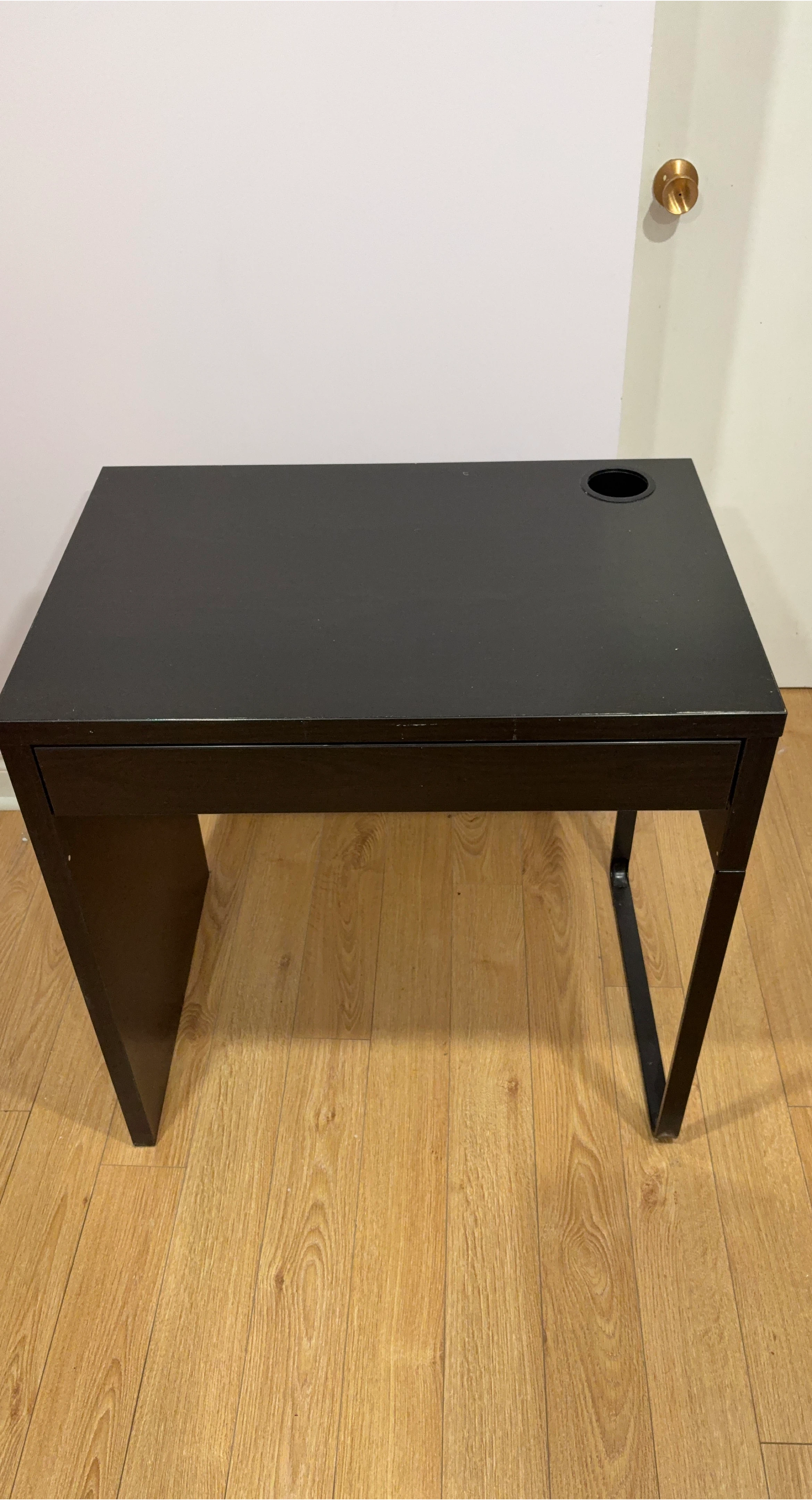 Dark brown Desk with Drawer